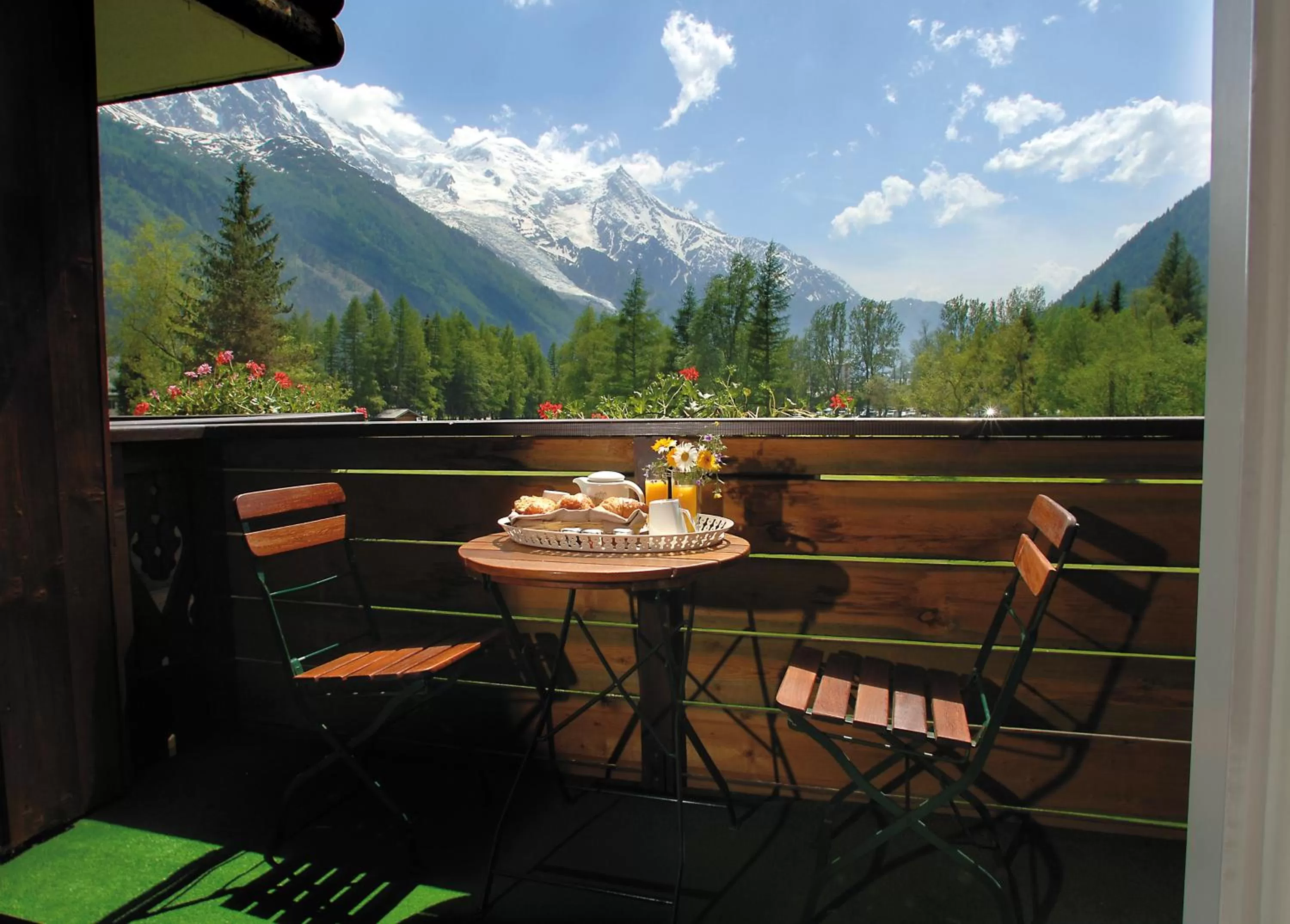 Triple Room with Mountain View - single occupancy in Hôtel Le Labrador