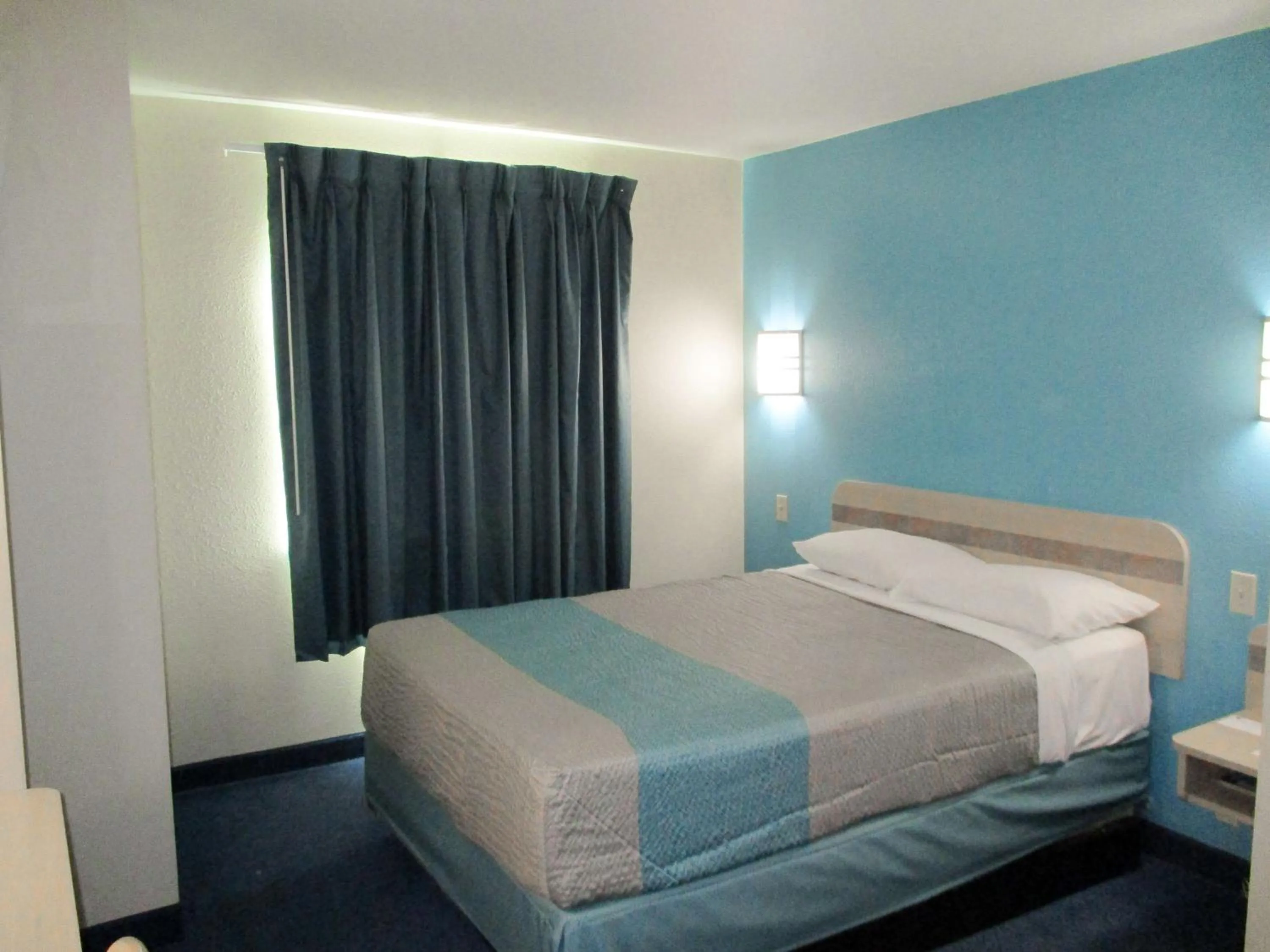 Deluxe King Room - single occupancy - Non-Smoking in Baymont by Wyndham Kingdom City