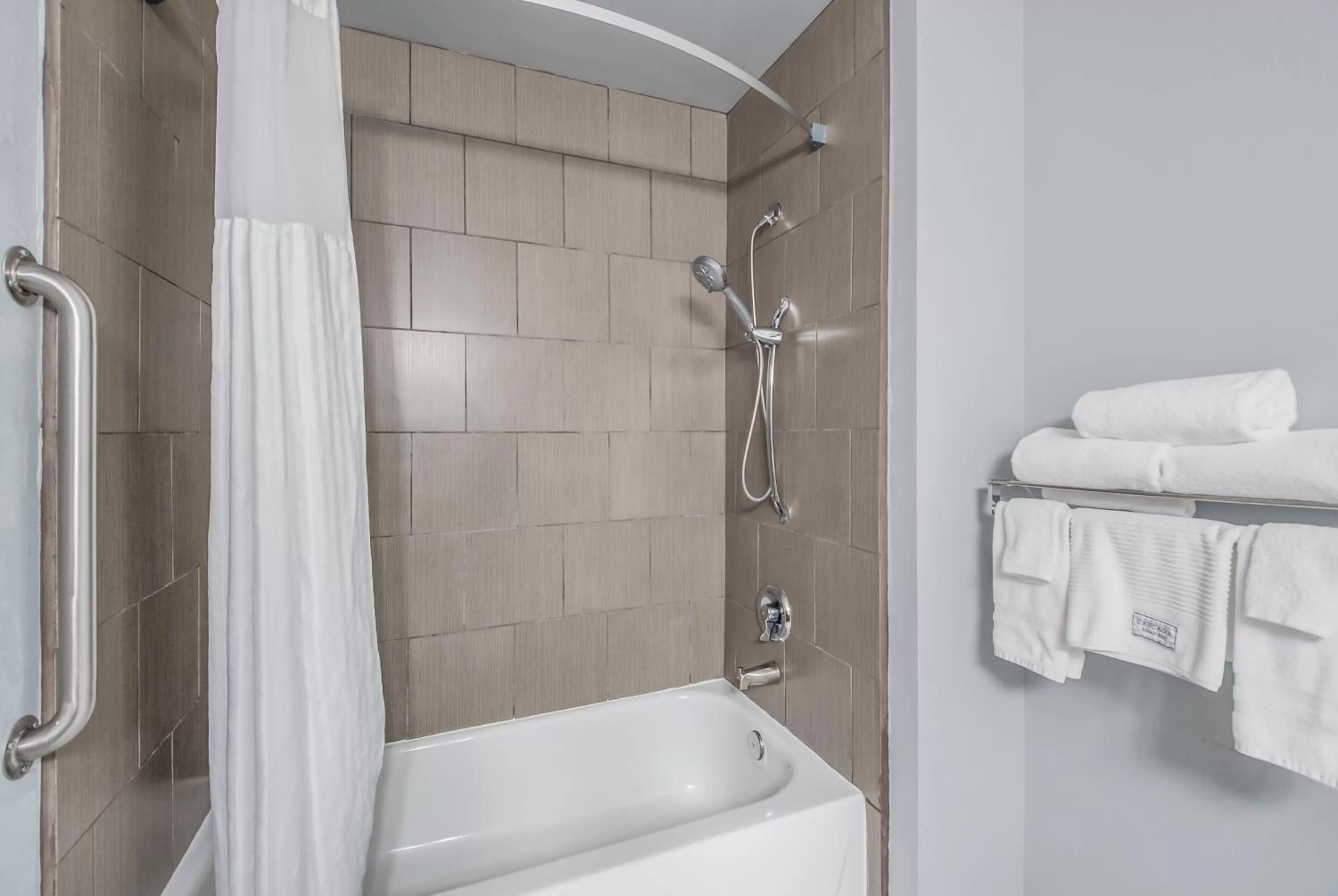 King Room - Disability Access/Non-Smoking in Red Lion Inn & Suites Sequim at Olympic National Park