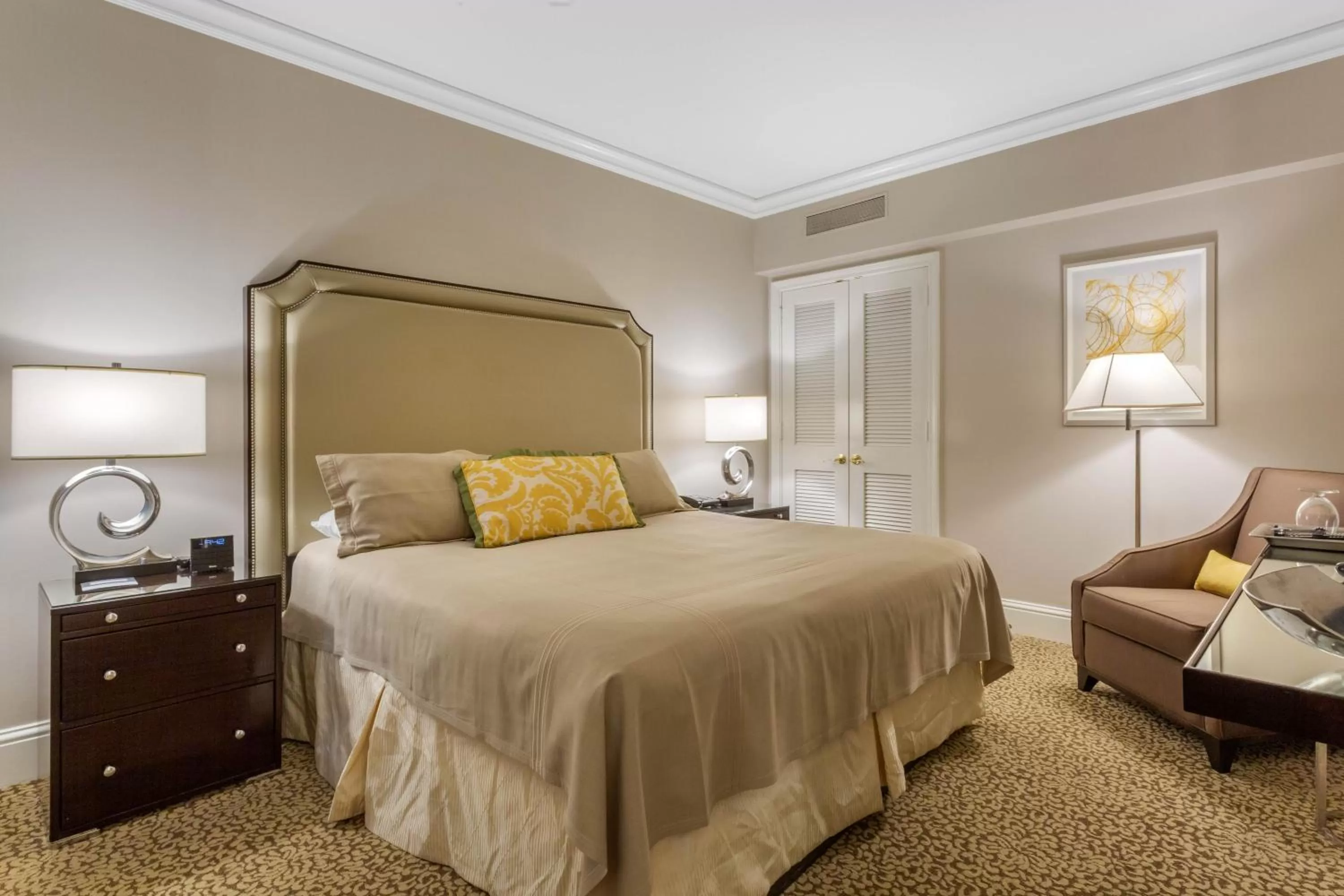 Executive King Room in Omni Berkshire Place