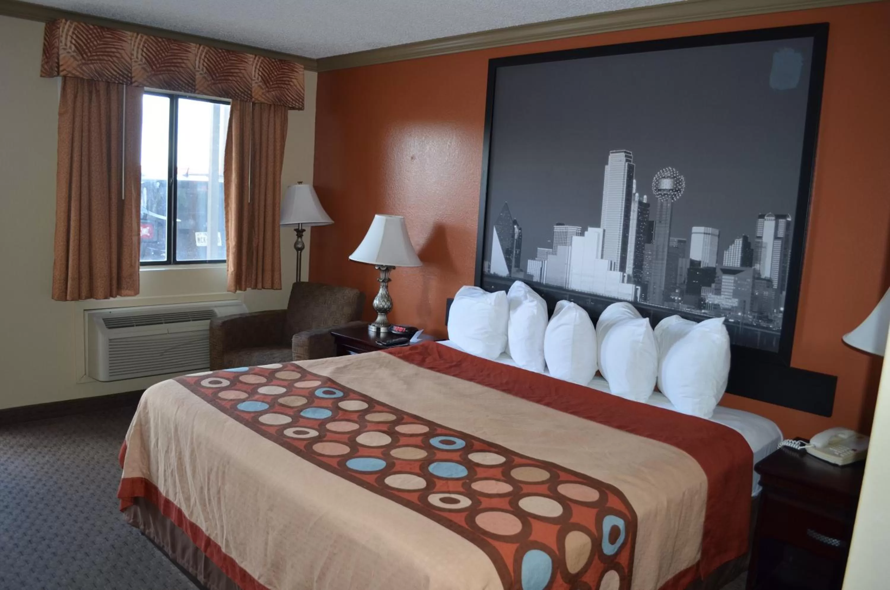 Deluxe King Room - Non-Smoking in Hill Country Inn and Suite