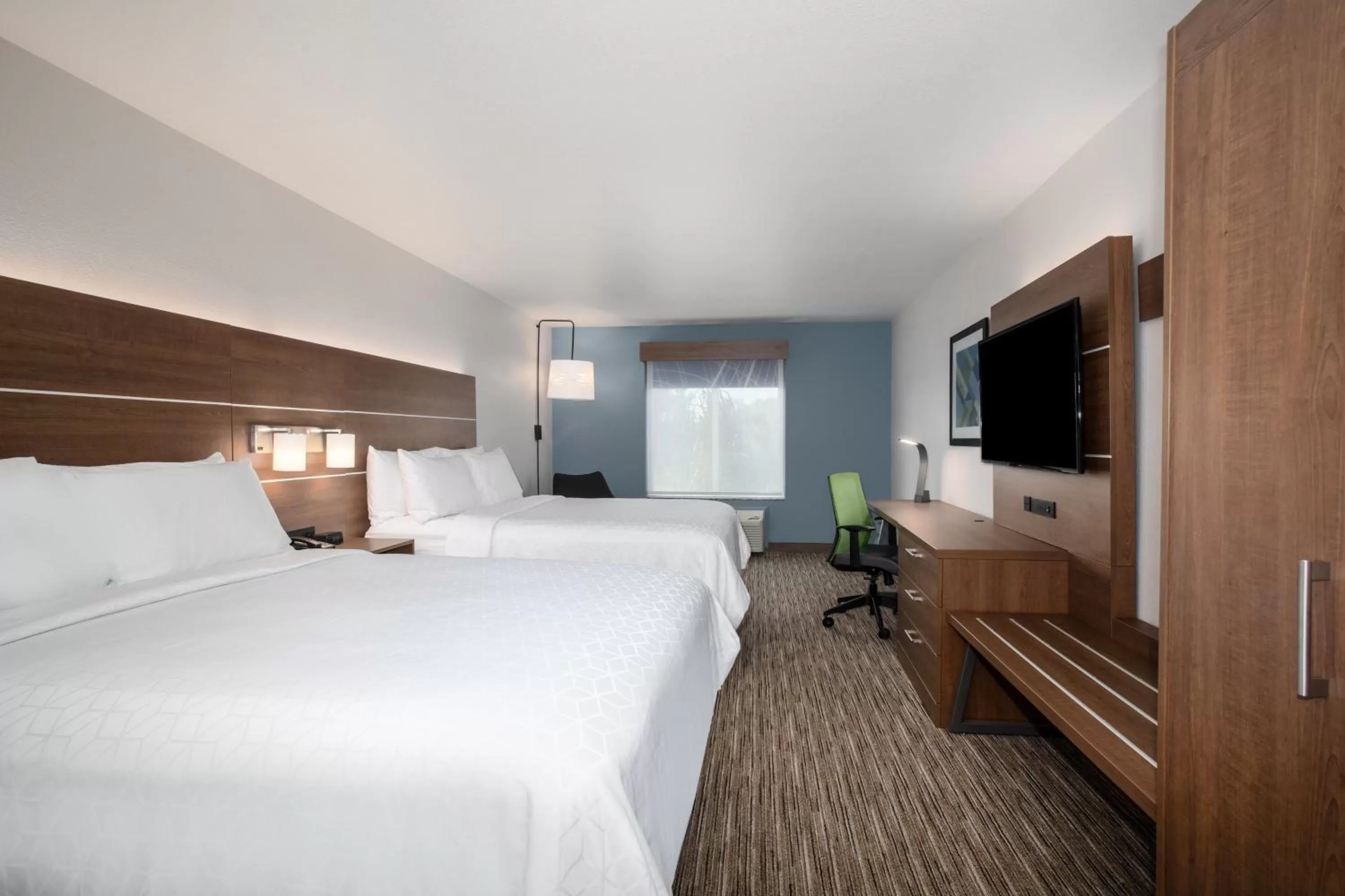 Standard Queen Room with Two Queen Beds in Holiday Inn Express & Suites Yosemite Park Area by IHG