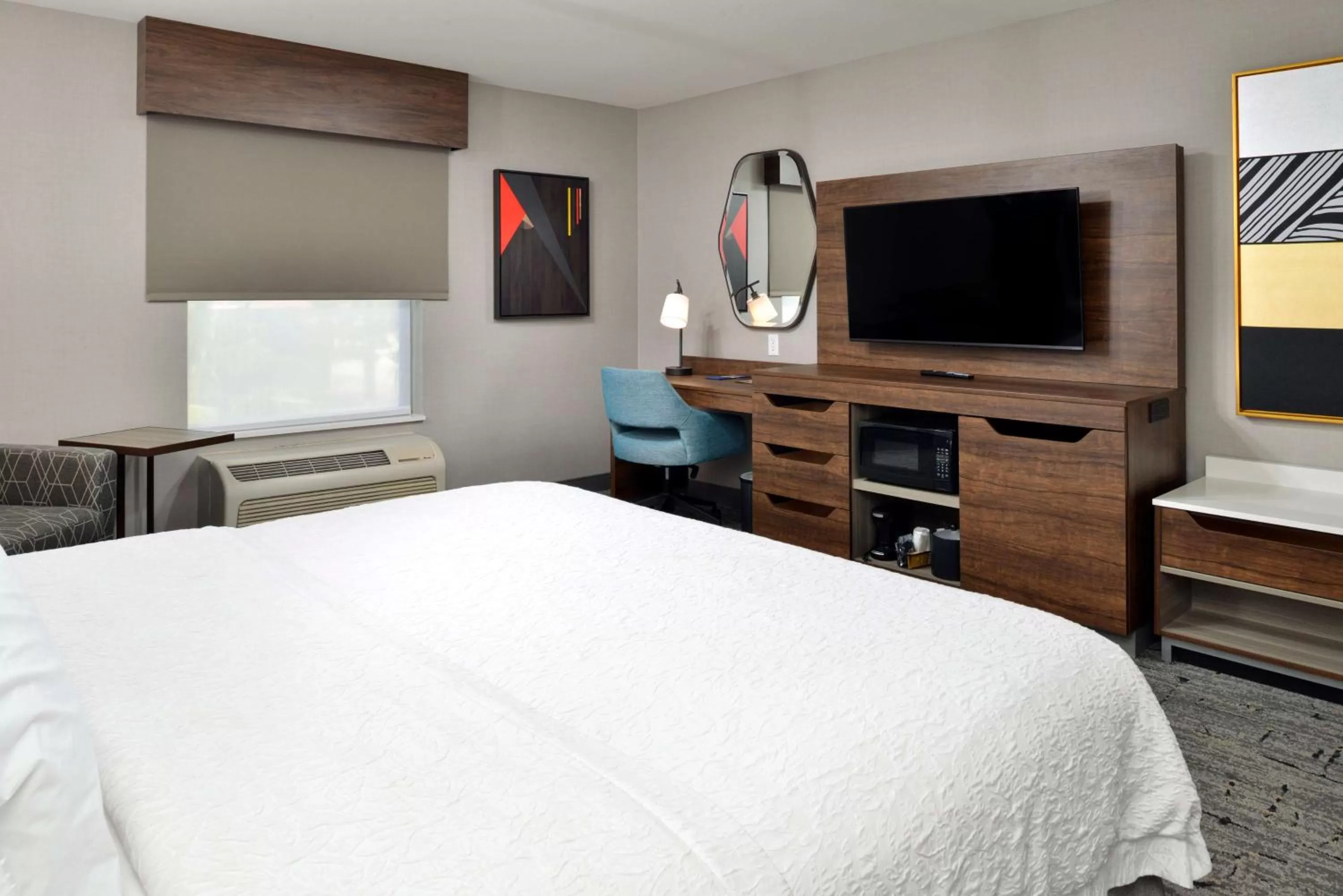 King Room with Accessible Tub - Mobility and Hearing Access/Non-Smoking in Hampton Inn & Suites Las Vegas Airport