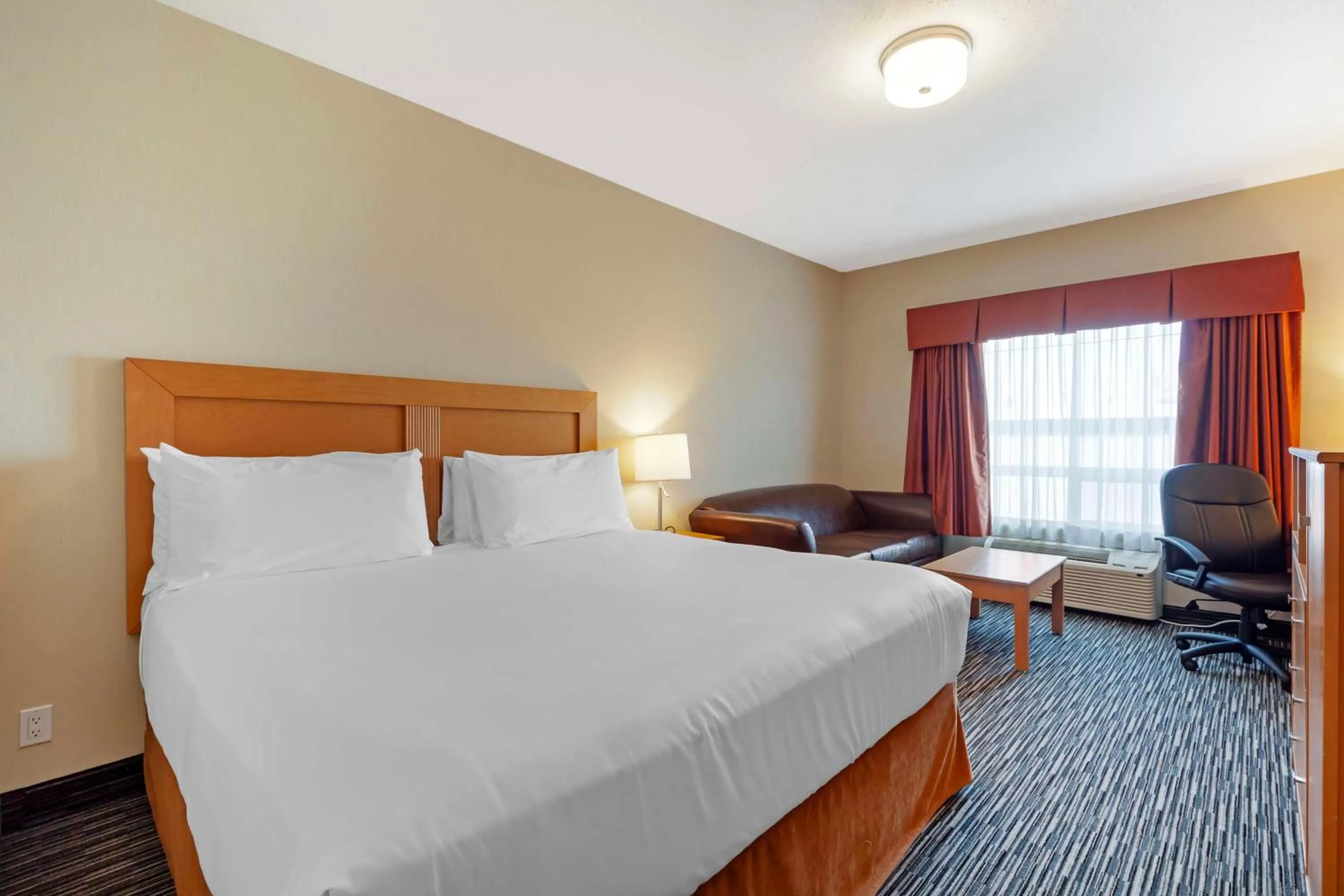 Queen Suite - Non-Smoking in Best Western Grande Prairie