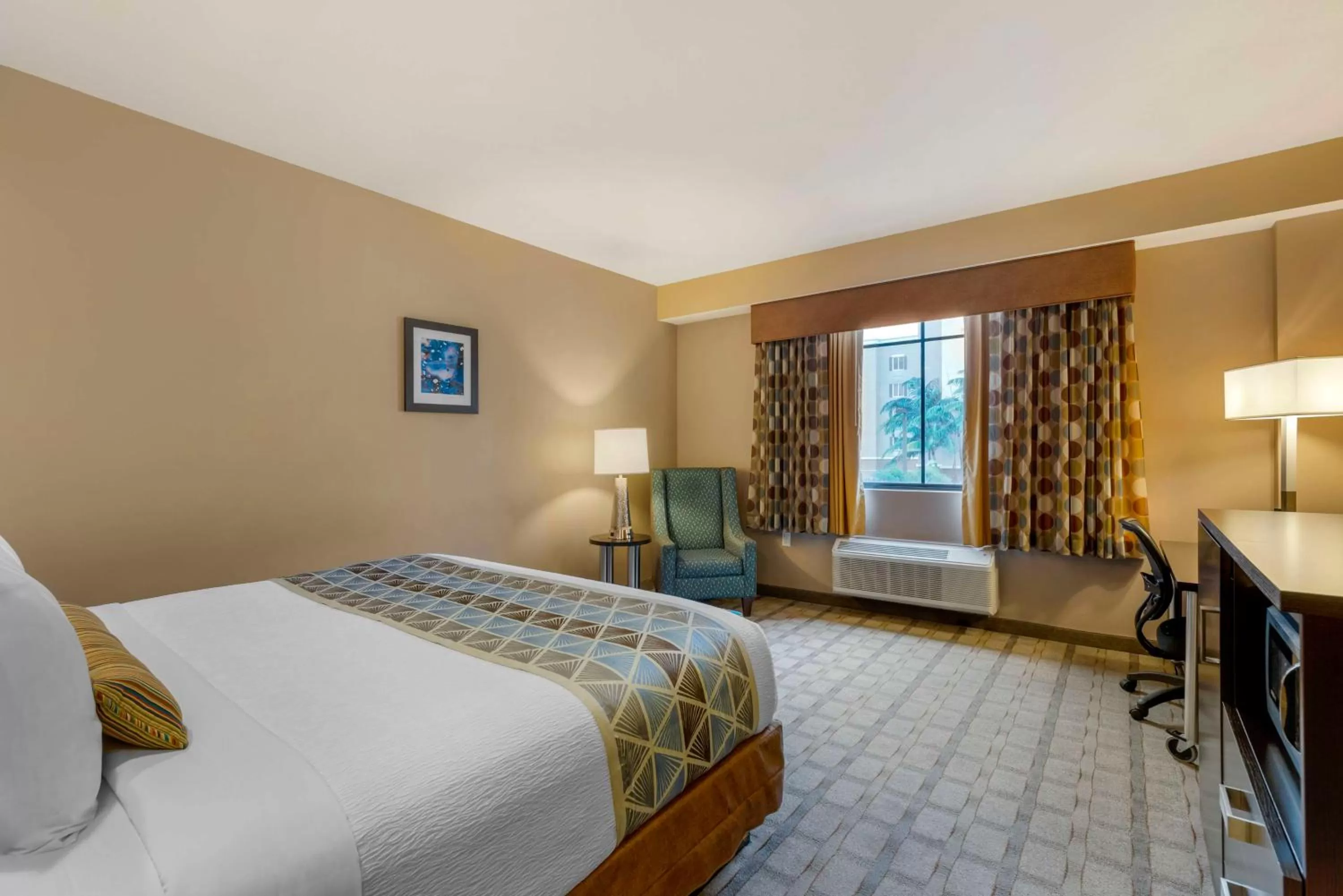 Deluxe King Room - Non-Smoking in Best Western Plus Miami Executive Airport Hotel and Suites