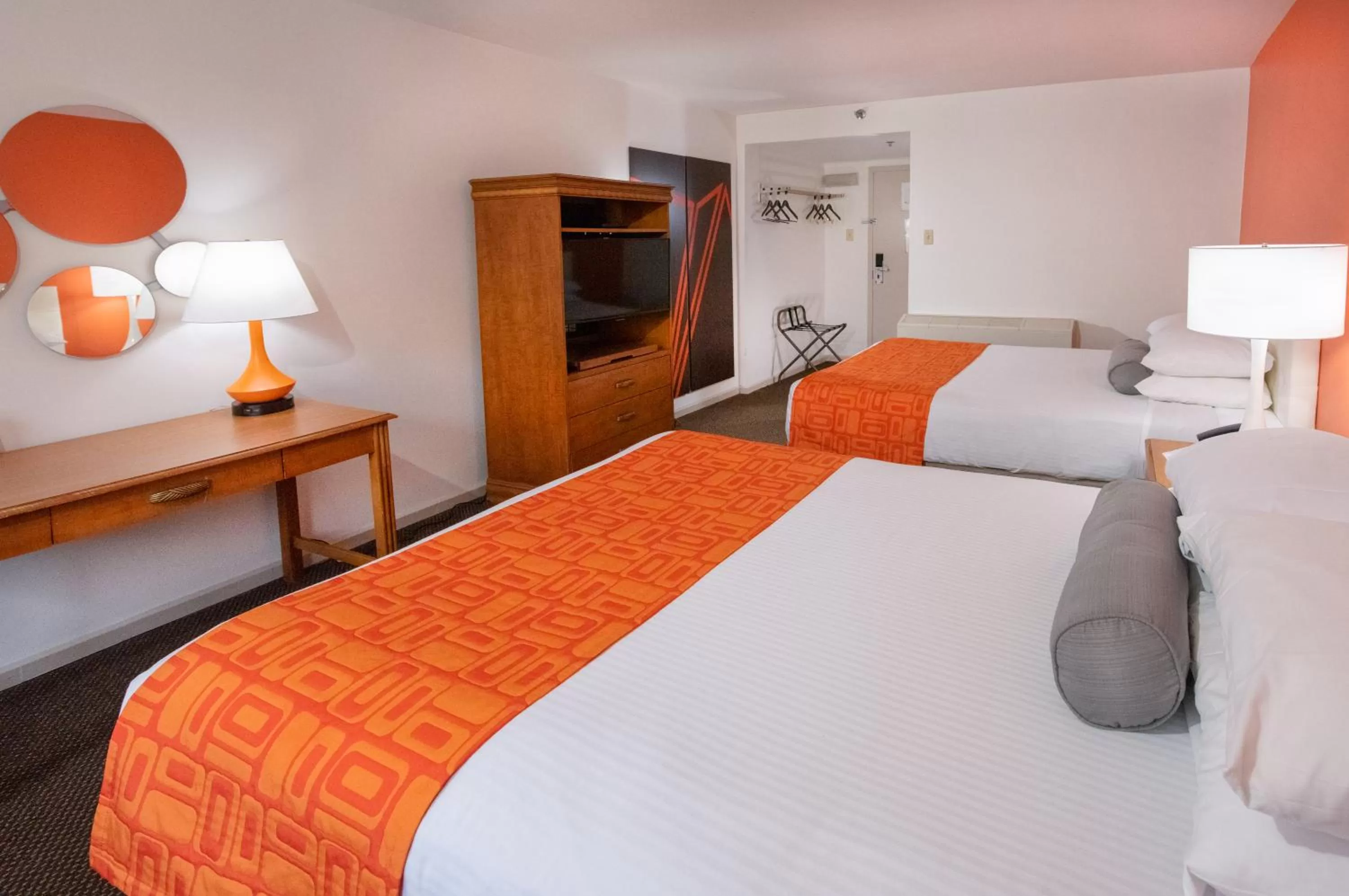 Queen Room with Two Queen Beds - Disability Access in Howard Johnson by Wyndham Atlantic City