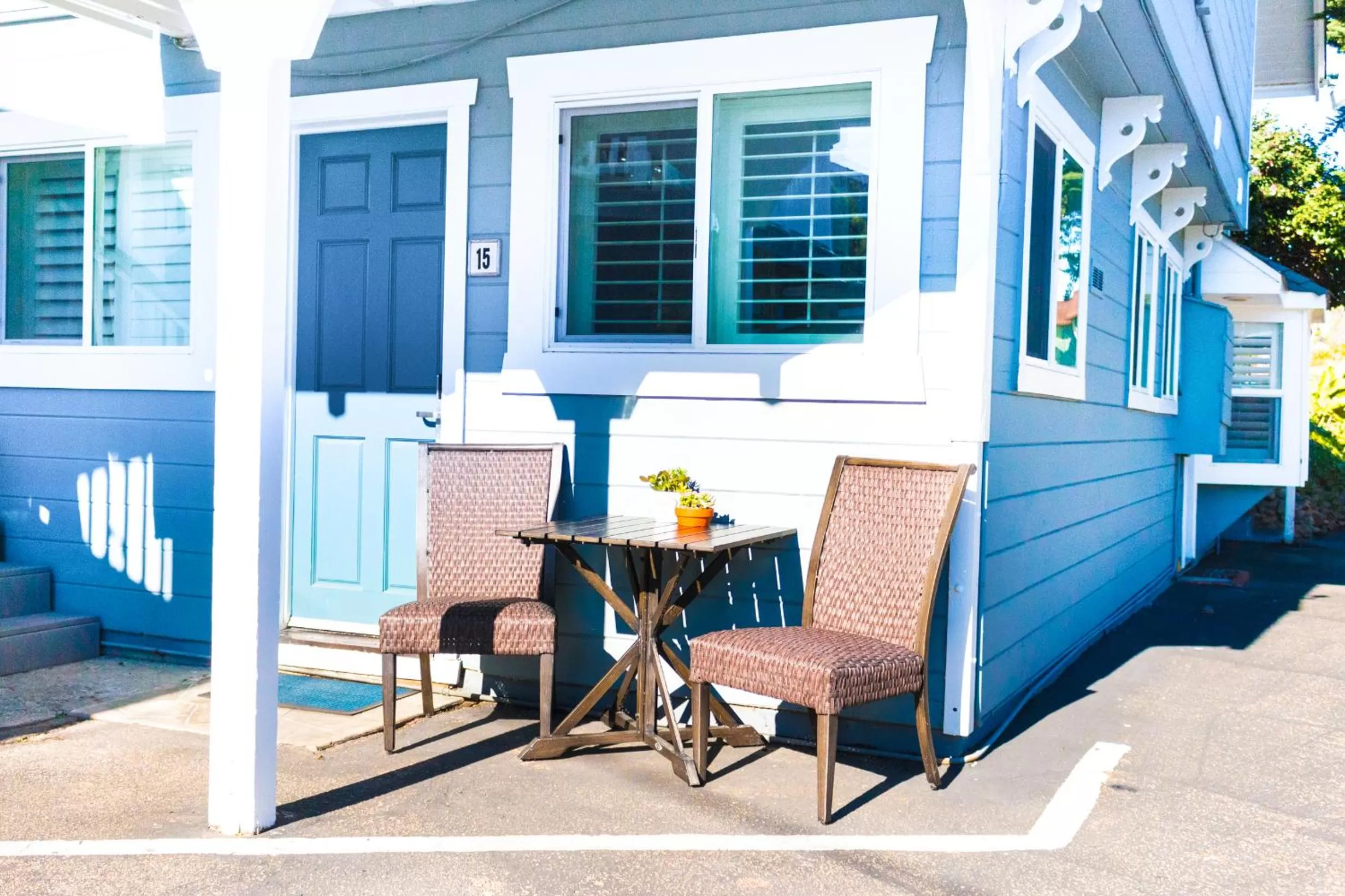 Sea Breeze Room (15), Deluxe I Queen - Pet Friendly in Ocean Echo Inn & Beach Cottages
