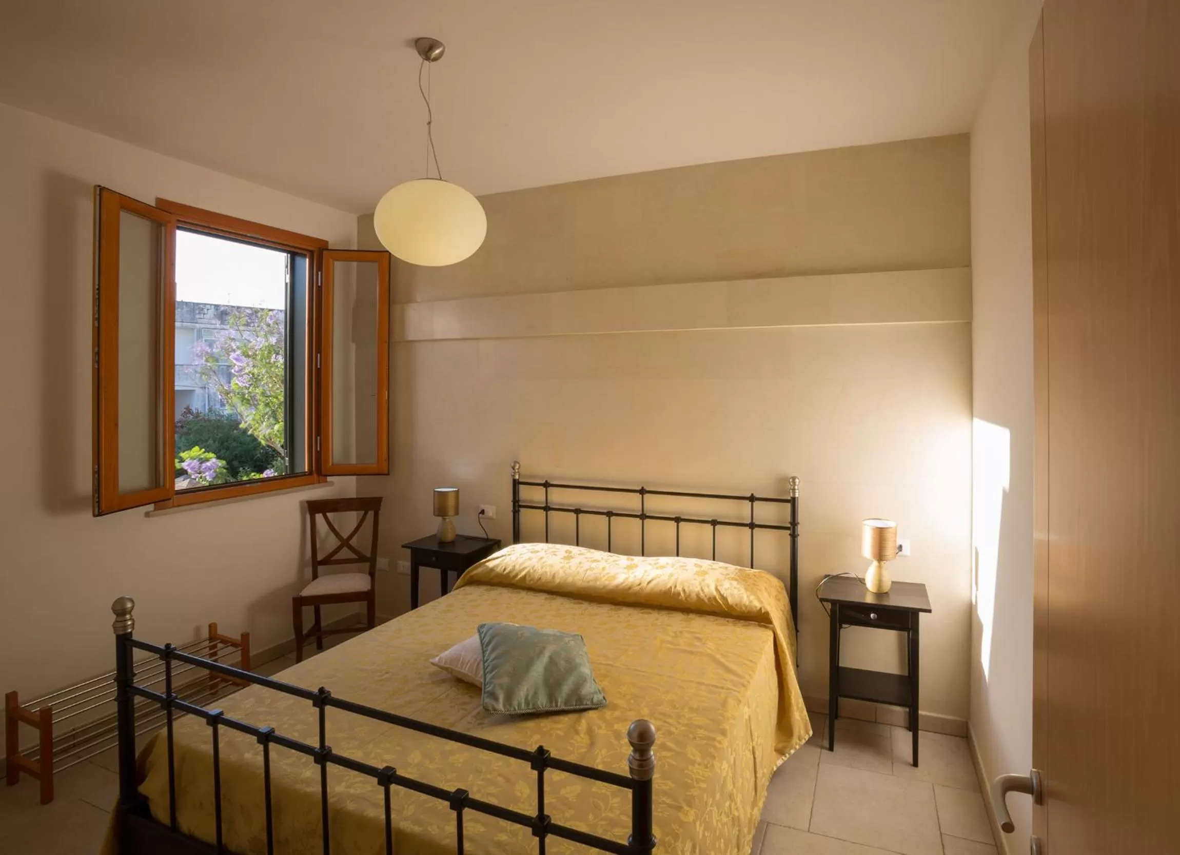 Comfort Double Room with 2 Extra Beds in Casina dei Nonni
