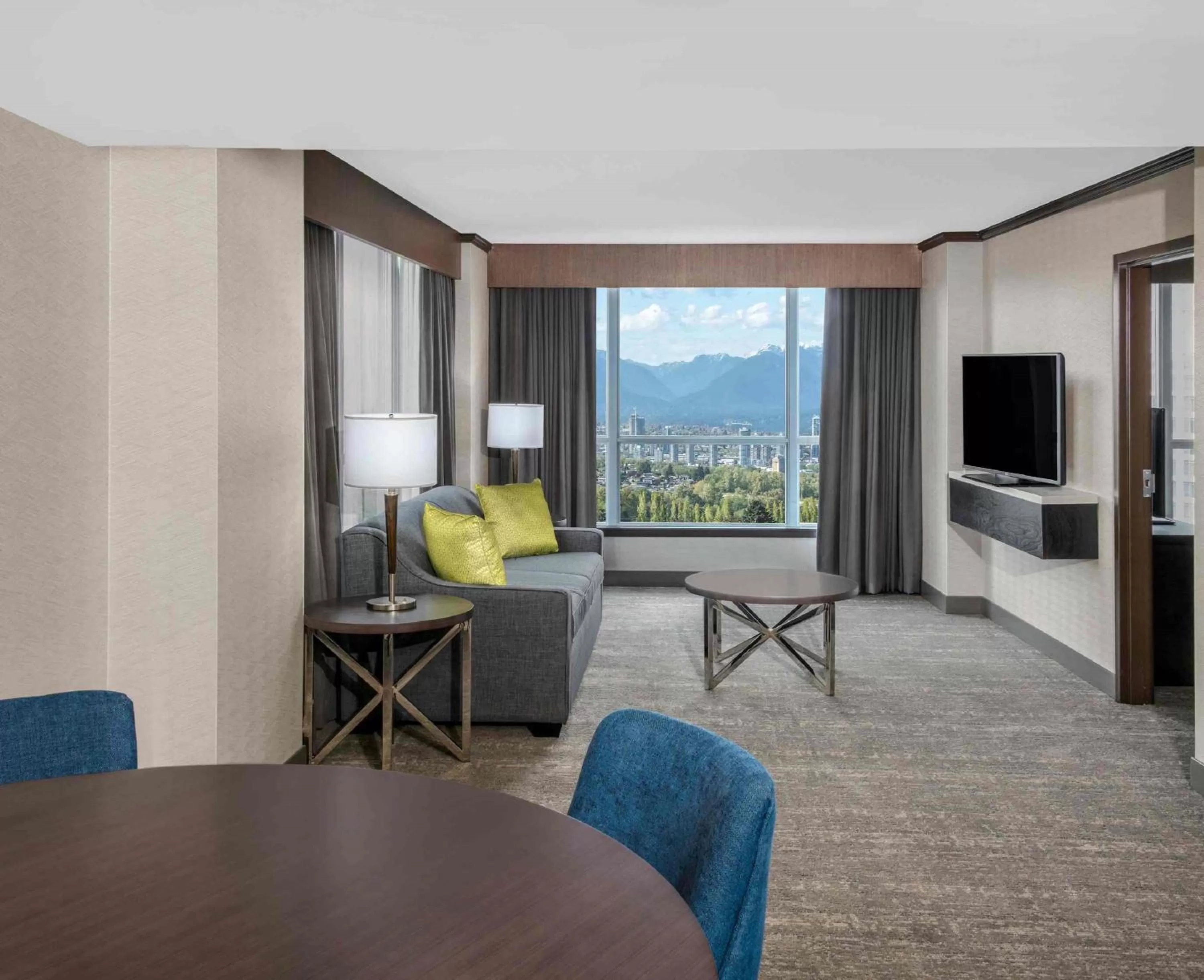 Executive King Suite in Hilton Vancouver Metrotown