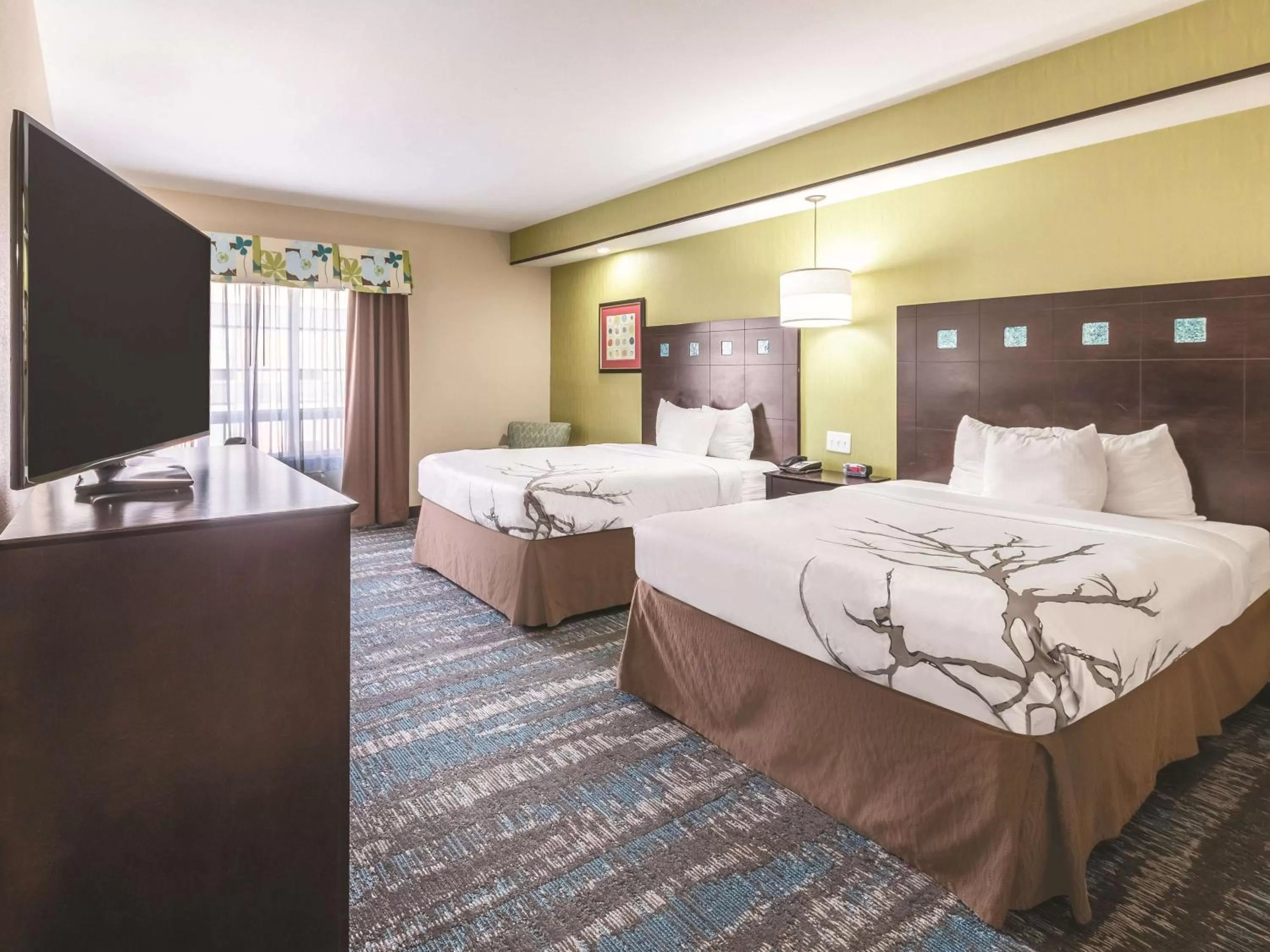 Deluxe Queen Room with Two Queen Beds in La Quinta by Wyndham Dallas Grand Prairie South