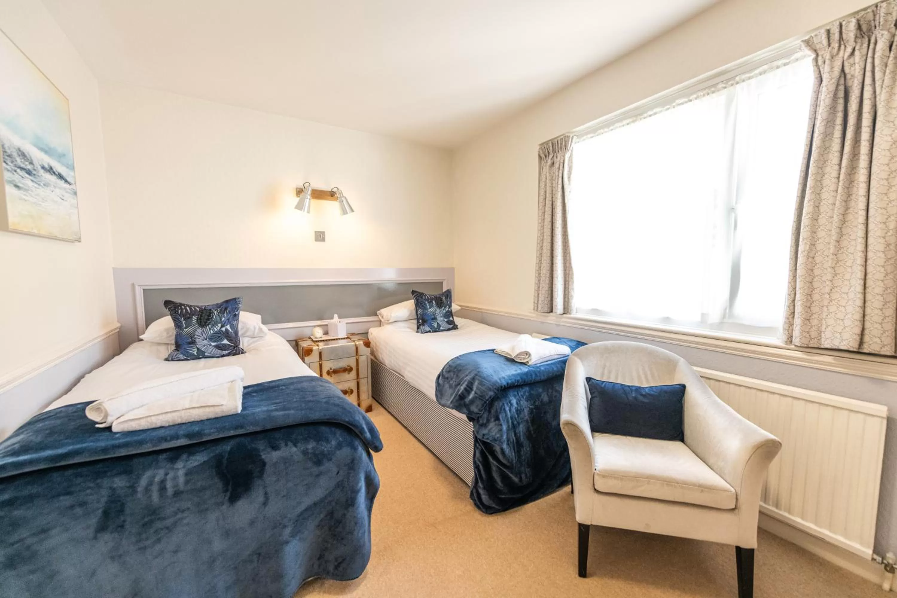 Standard Twin Room in The Woodlands Hotel