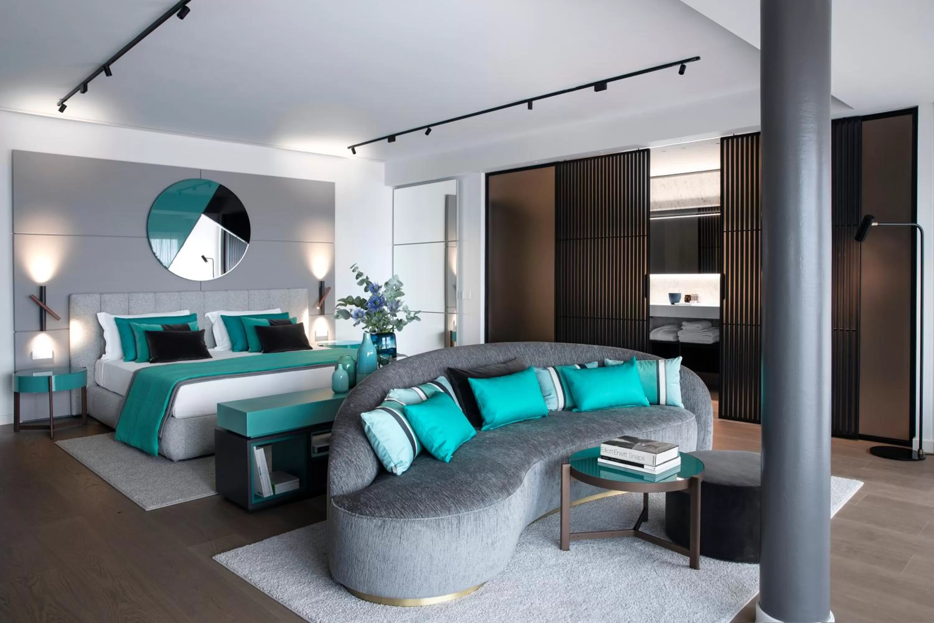 Presidential Suite in Hotel Plaza e de Russie - Relais & Châteaux