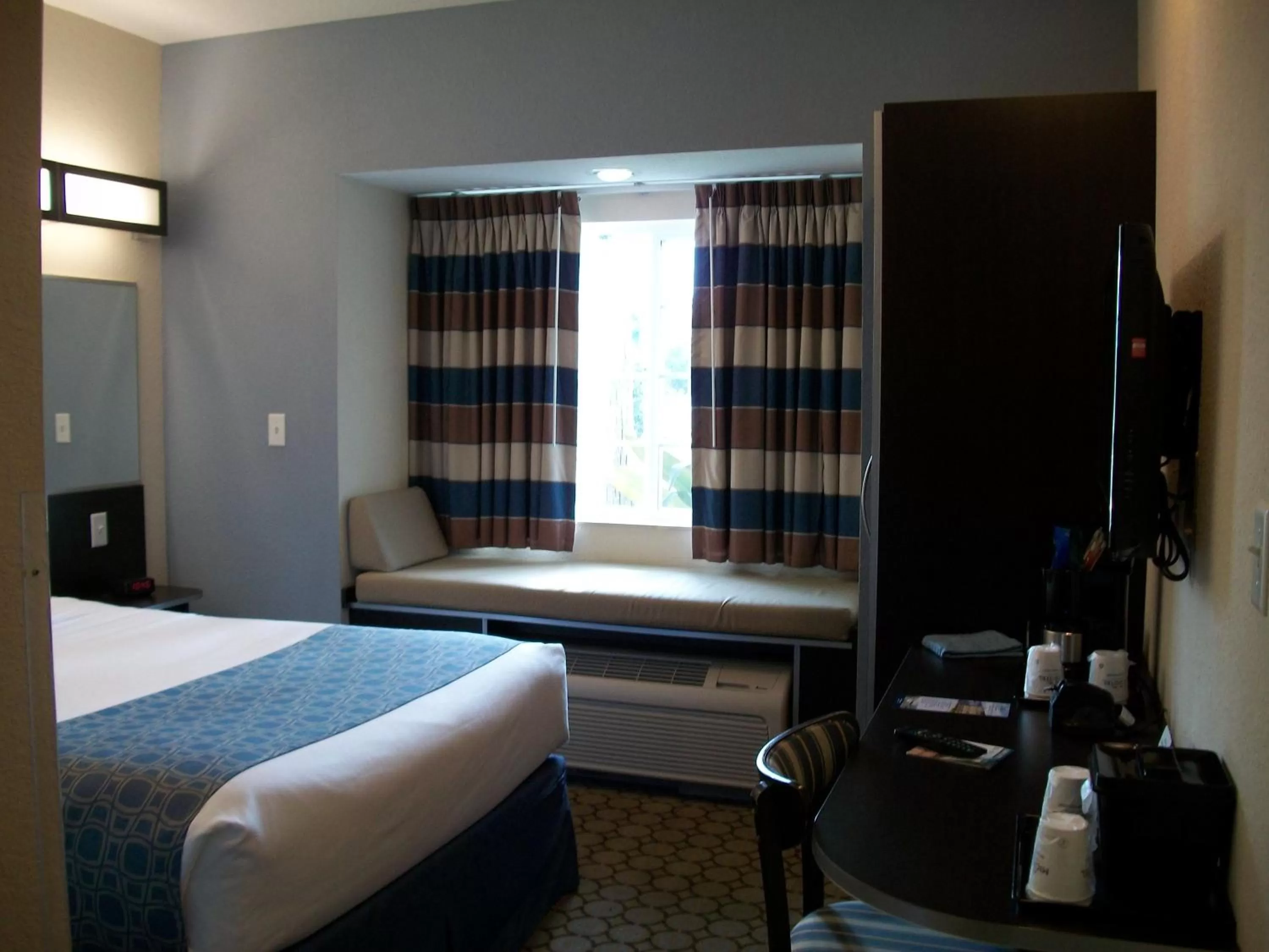 Queen Room - Disability Access - Non-Smoking in Microtel Inn & Suites by Wyndham Spring Hill/Weeki Wachee