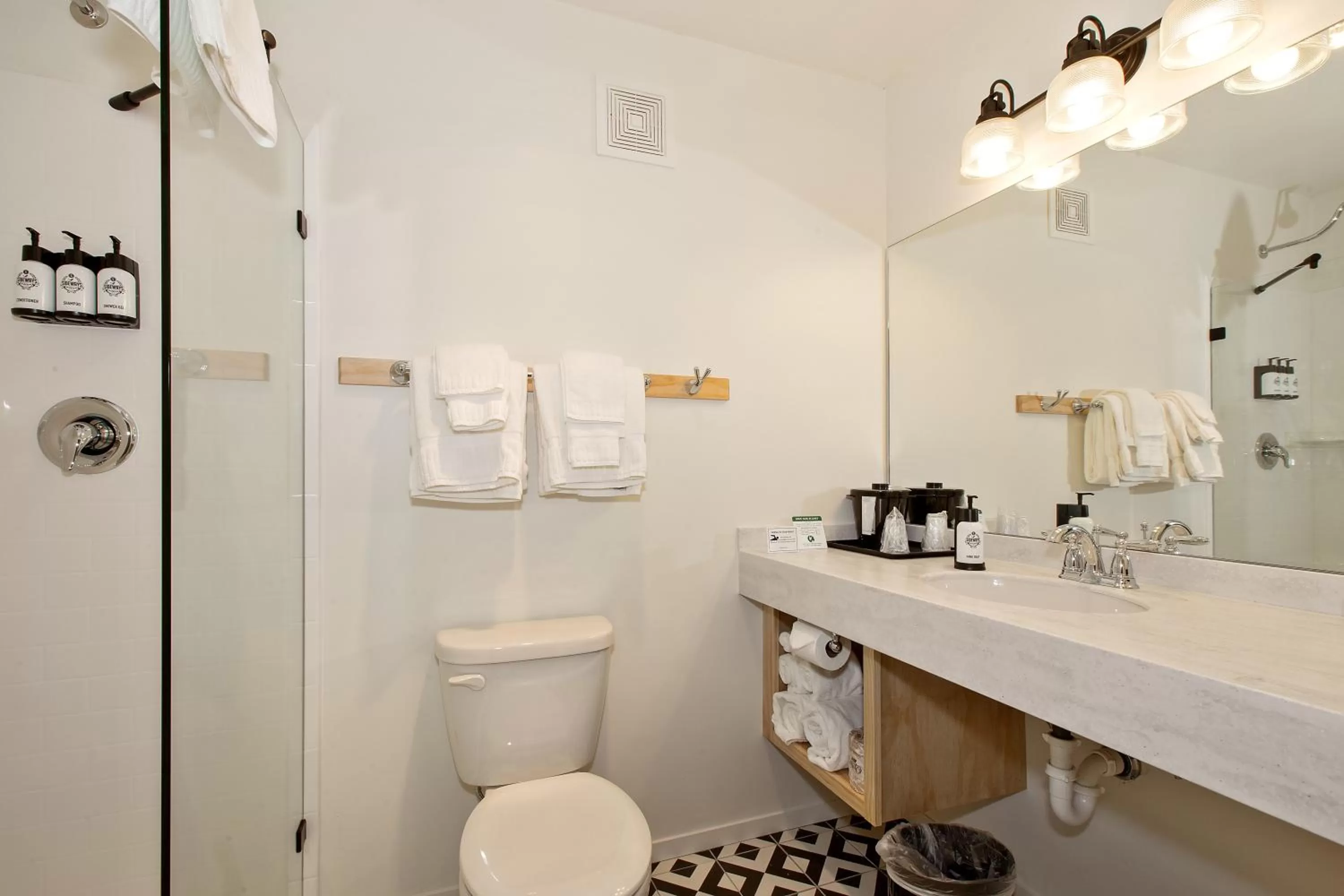 King Room with Balcony/Patio in Sideways Inn