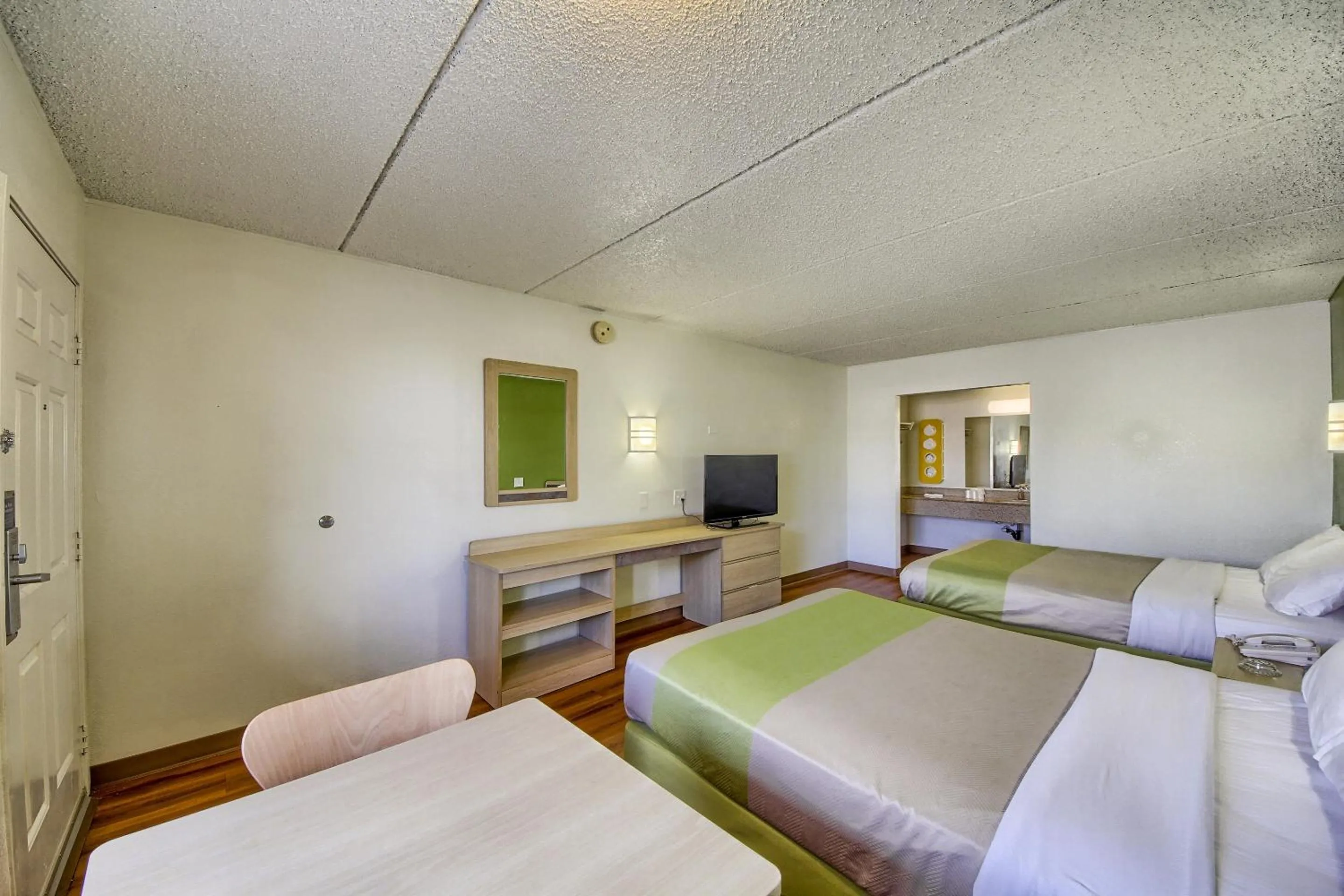 Deluxe Queen Room with Two Queen Beds - single occupancy in Motel 6-San Antonio, TX - Northwest Medical Center