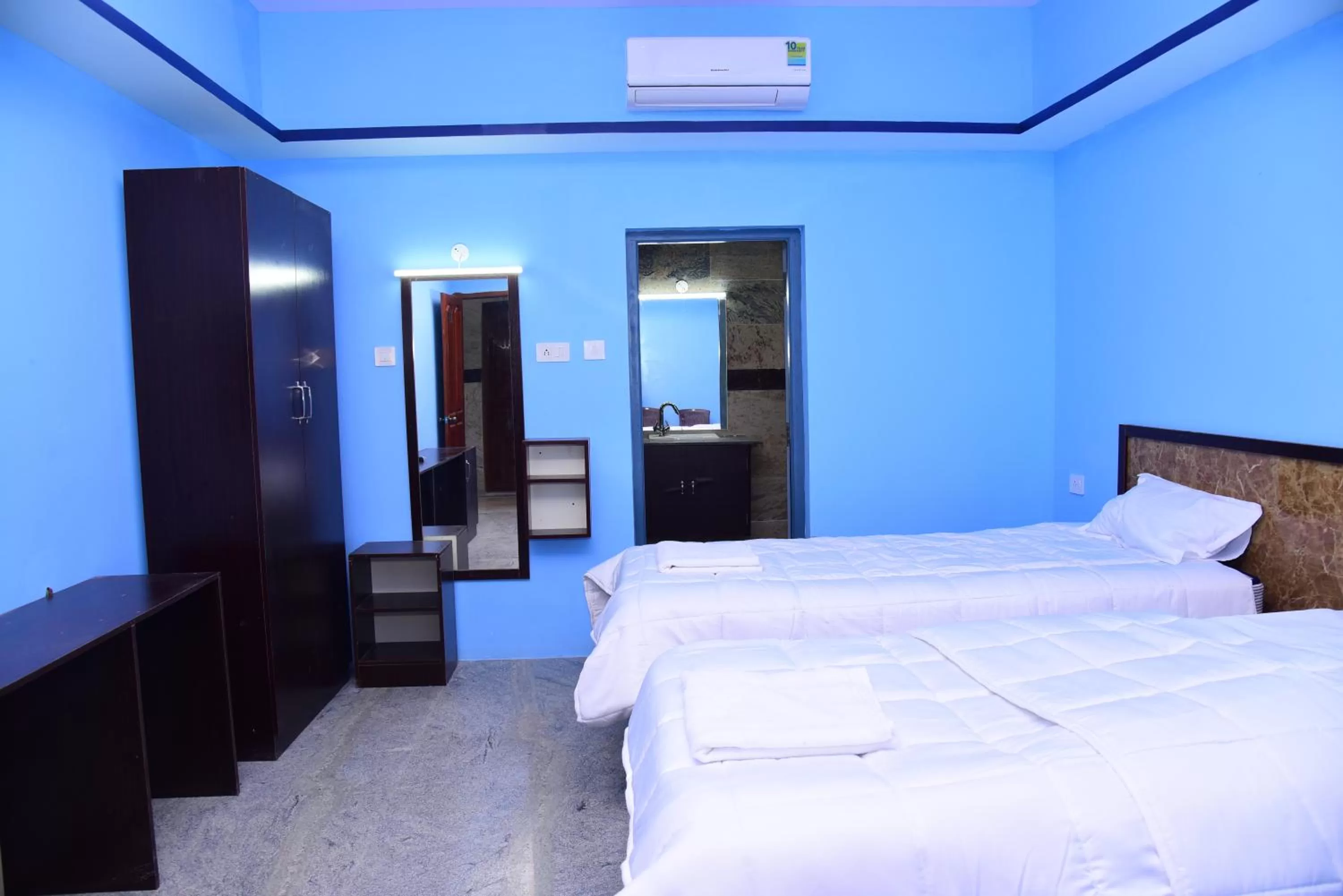 Deluxe Twin Room in Thangam Residency
