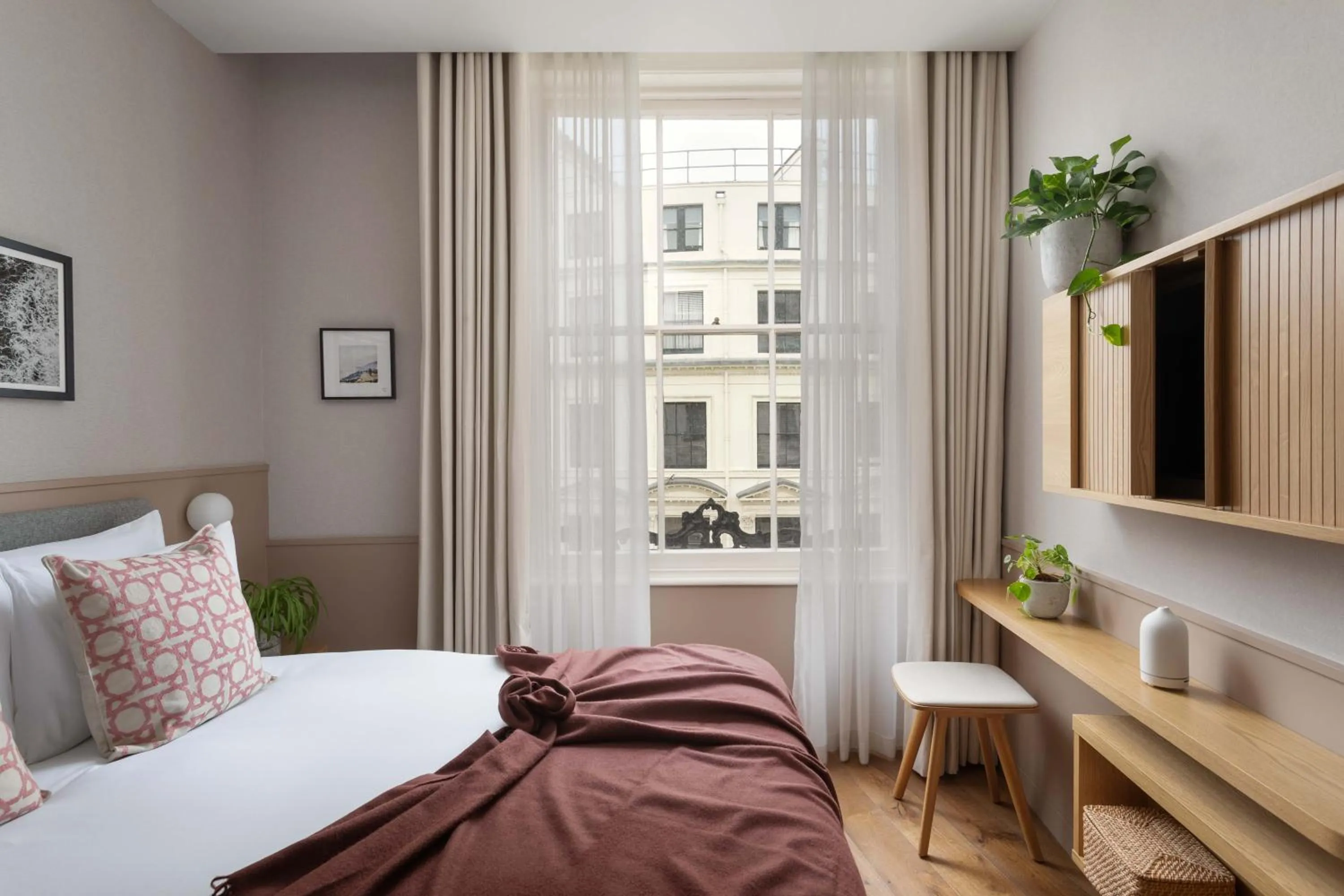 Cozy Double in Inhabit Queen's Gardens, a Member of Design Hotels