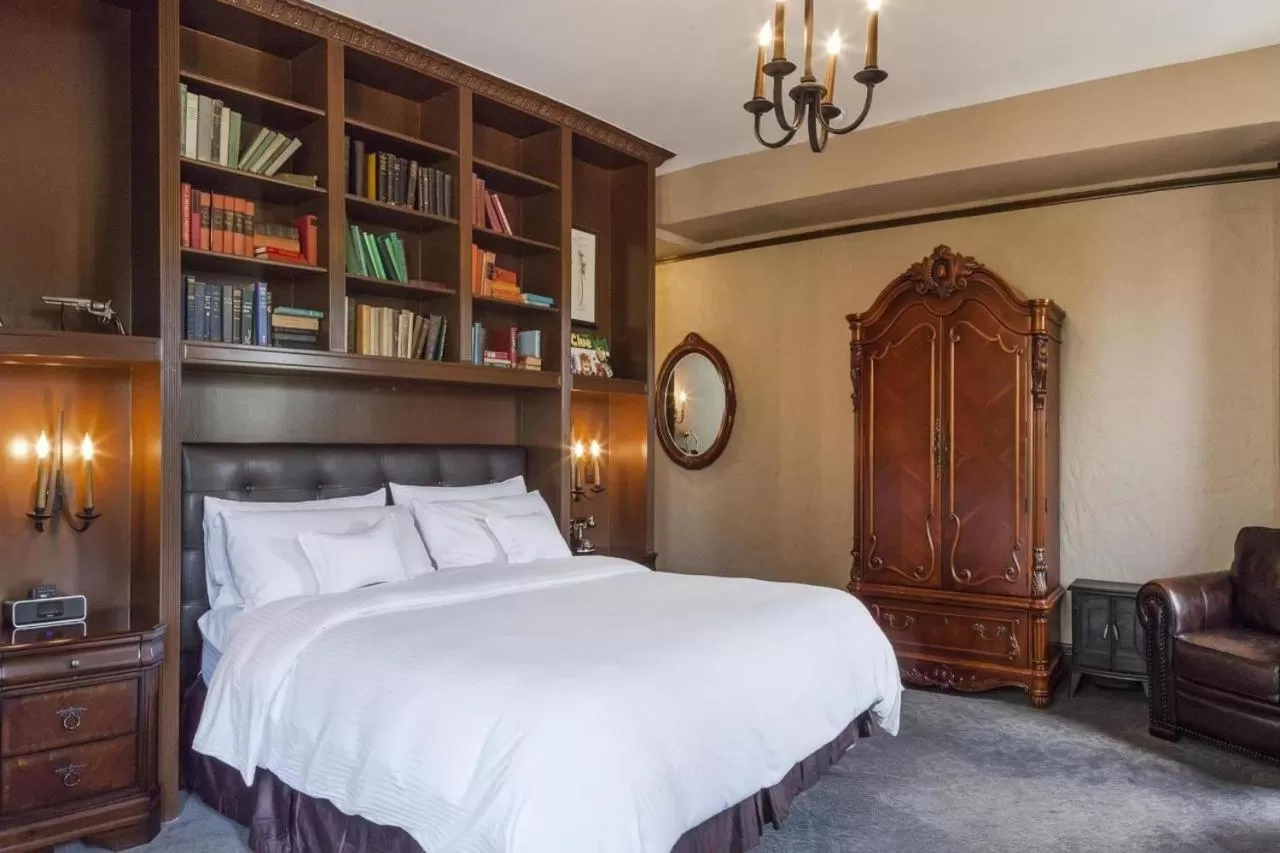 Deluxe King Suite with Spa Bath in Patterson Inn