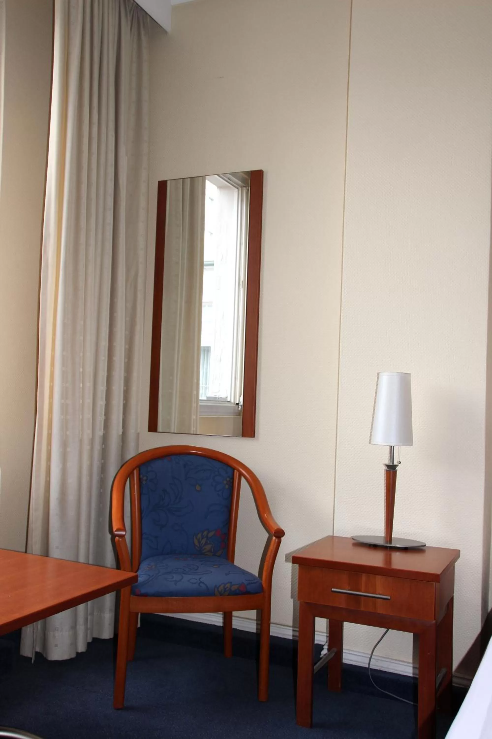 Single Room with Shower in Kurfürst am Kurfürstendamm