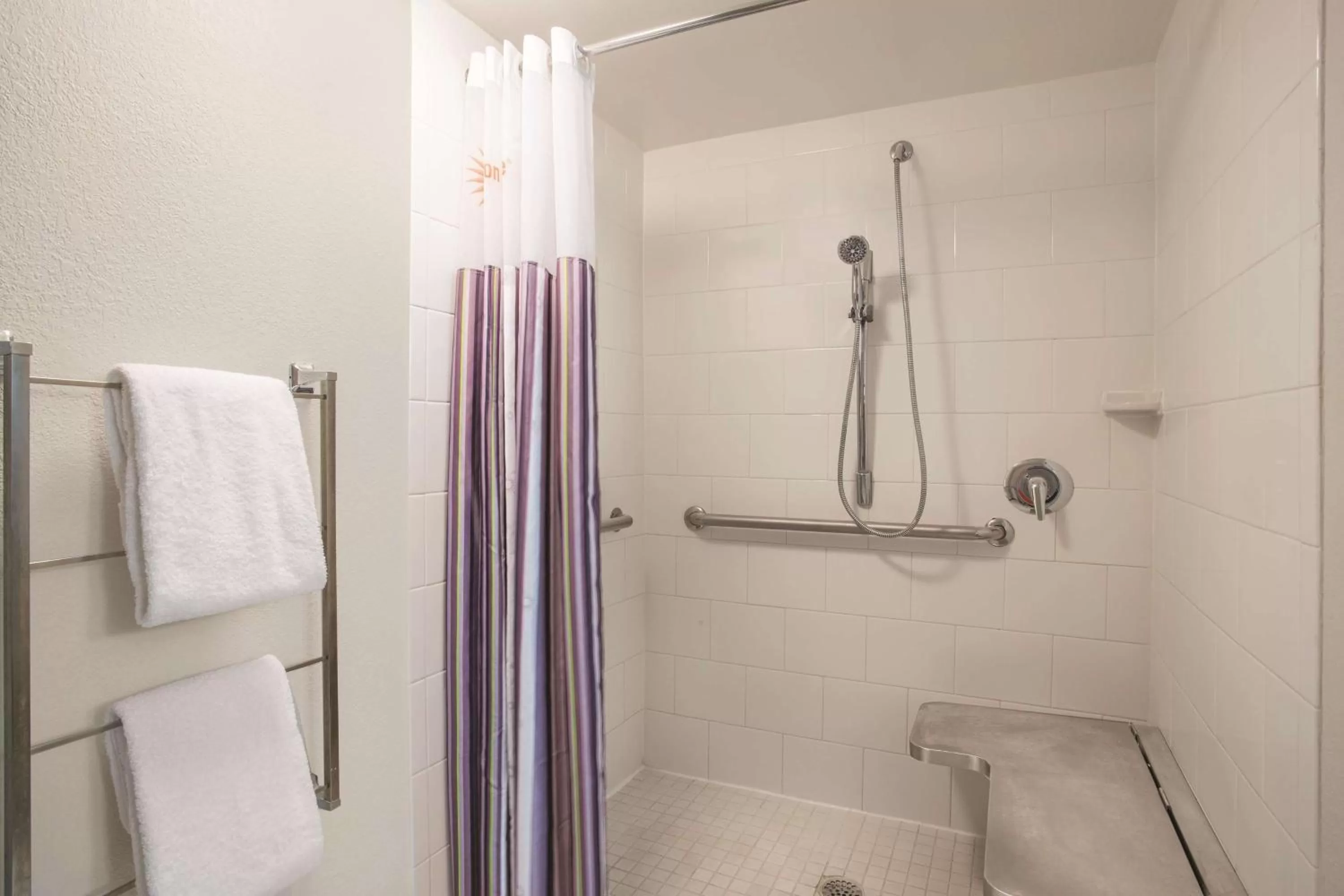 Queen Room - Disability Access in La Quinta by Wyndham Fort Lauderdale Tamarac