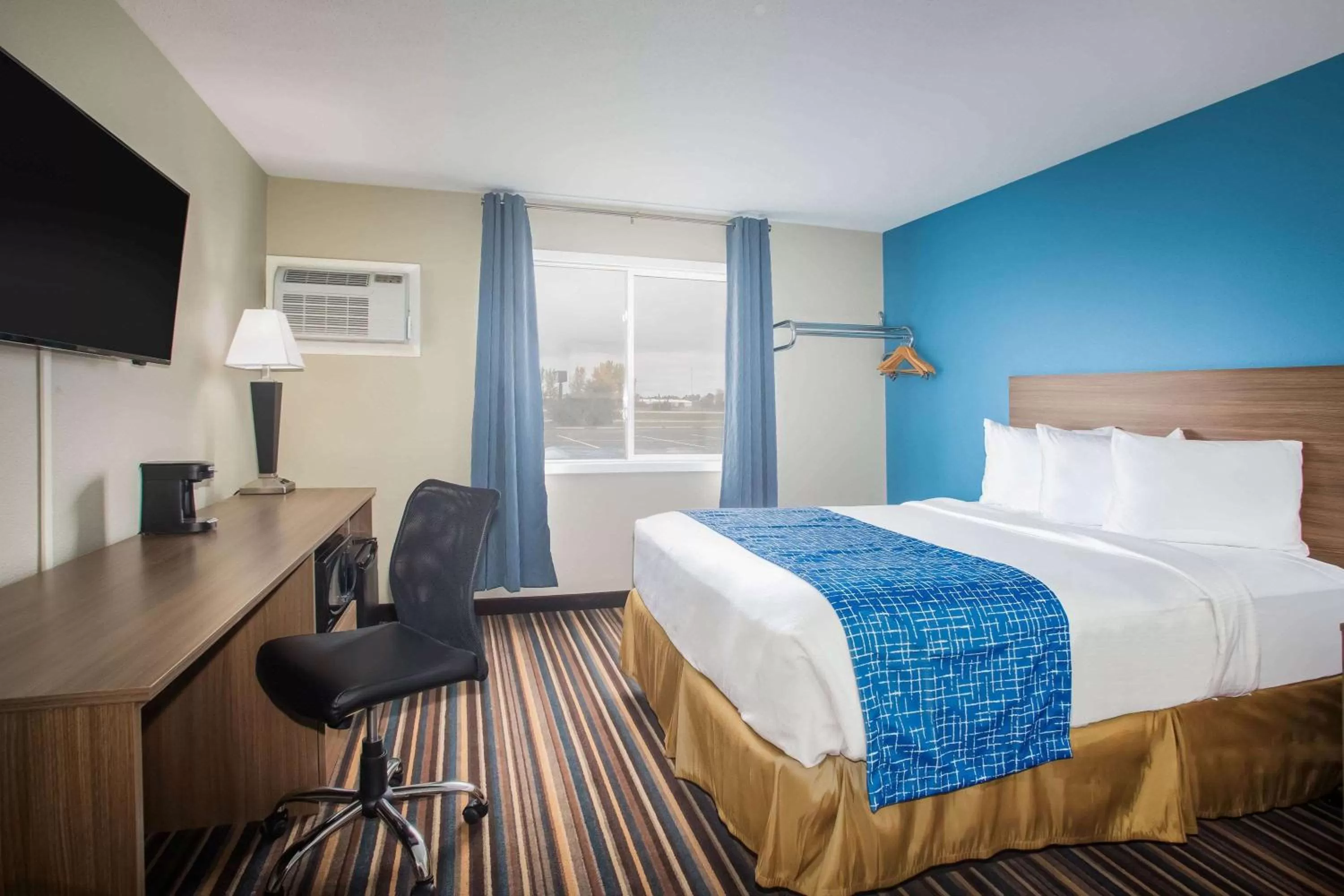 Queen Room - Non-Smoking in Travelodge by Wyndham Wahpeton