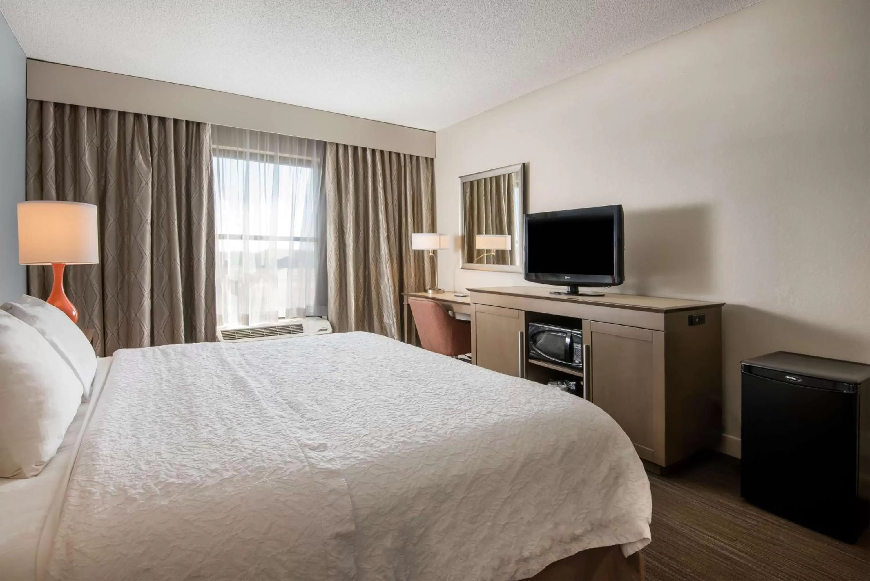 King Room - Mobility Access/Non-Smoking in Hampton Inn Myrtle Beach West