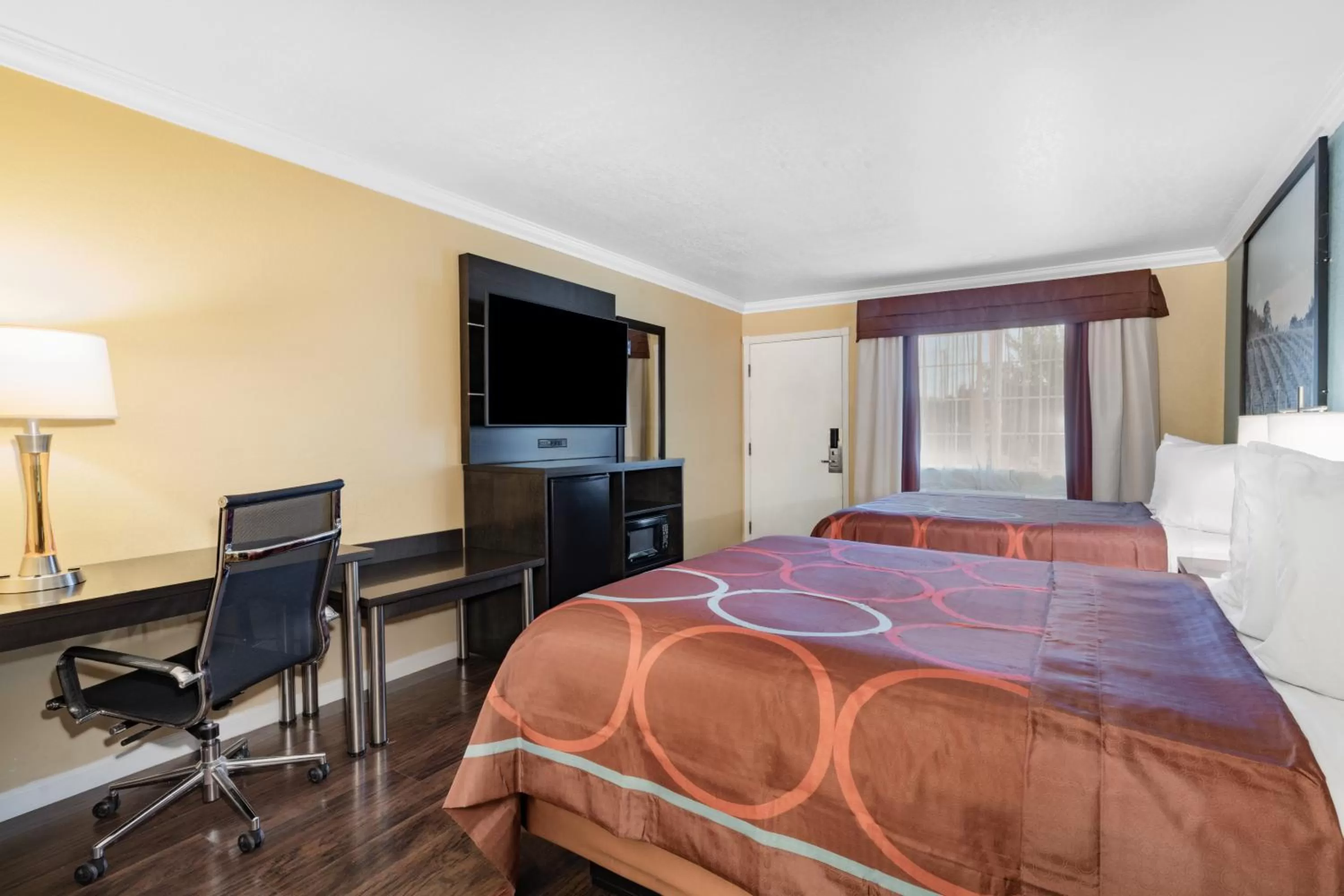Queen Room with Two Queen Beds and Mobility/Hearing Access - Non-Smoking in Super 8 Ukiah by Wyndham