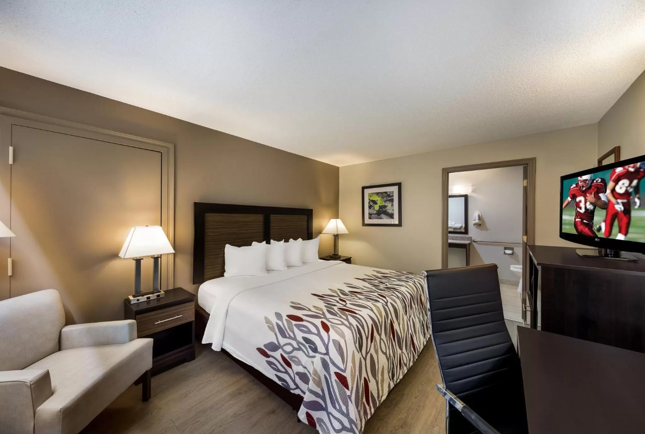 Superior King Room Disability Access Non-Smoking in Red Roof Inn Jasper