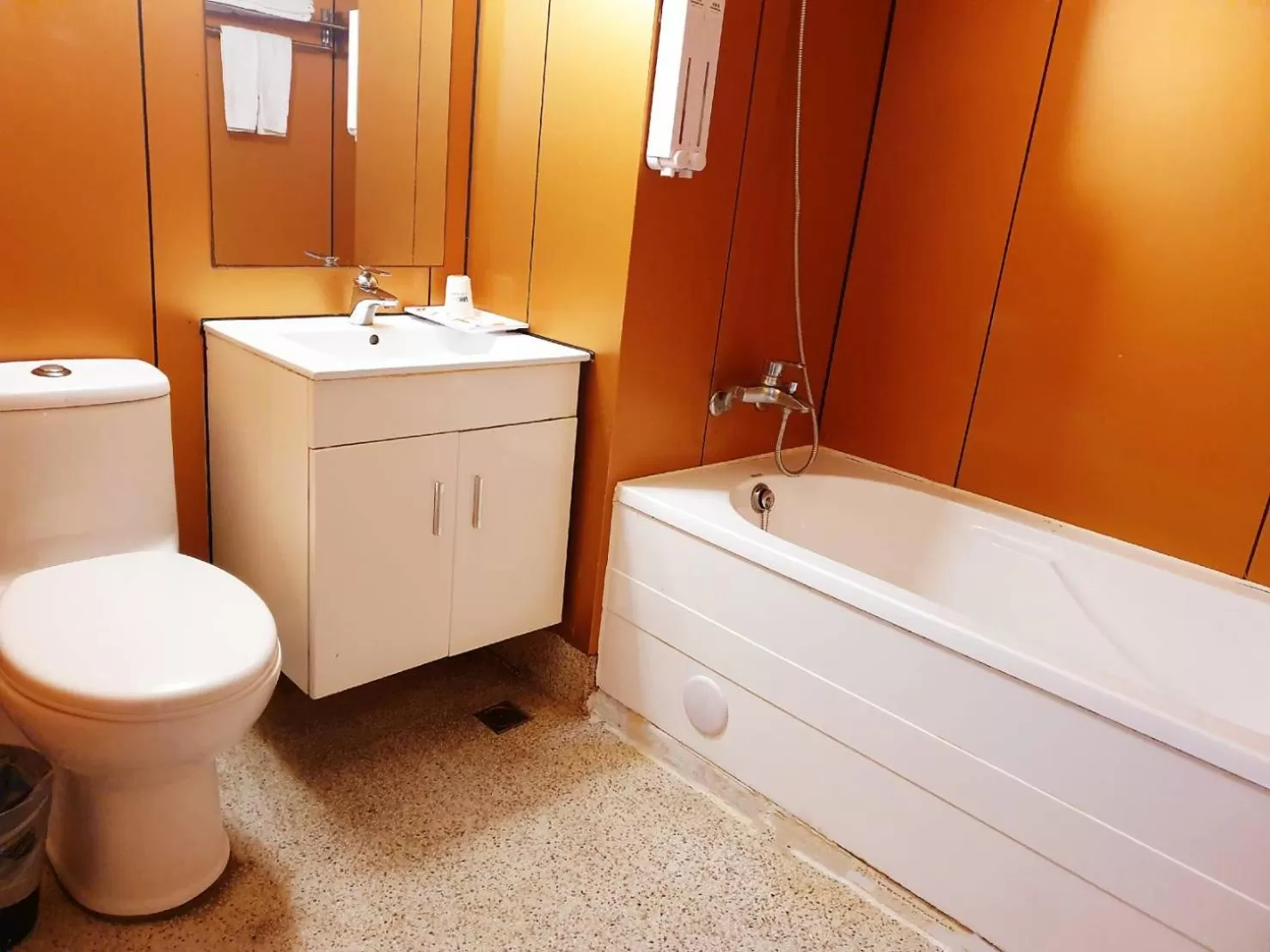 Quadruple Room with Balcony in Walker Hotel - Chenggong