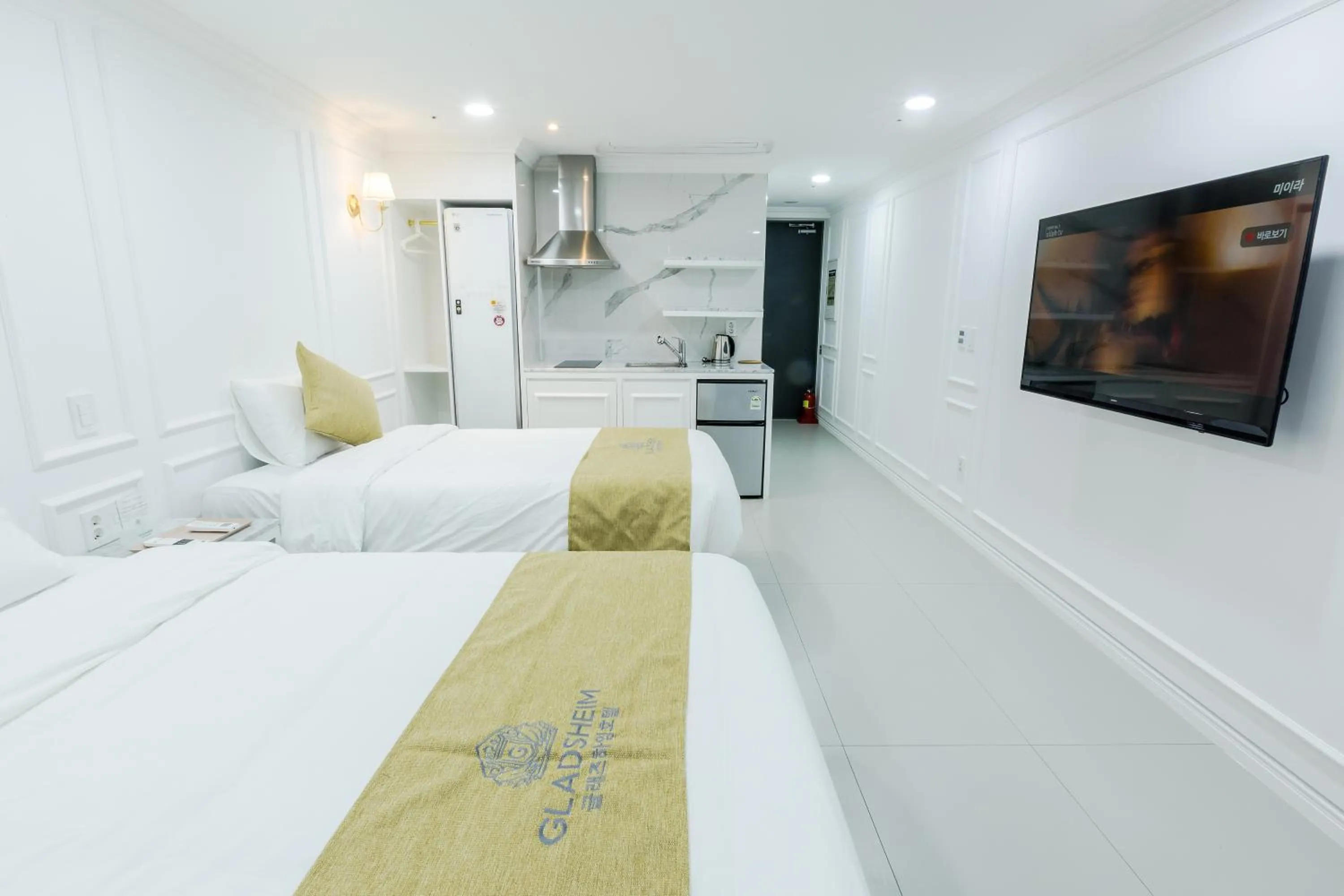 Standard Twin Room with Sea View in Gladsheim Hotel