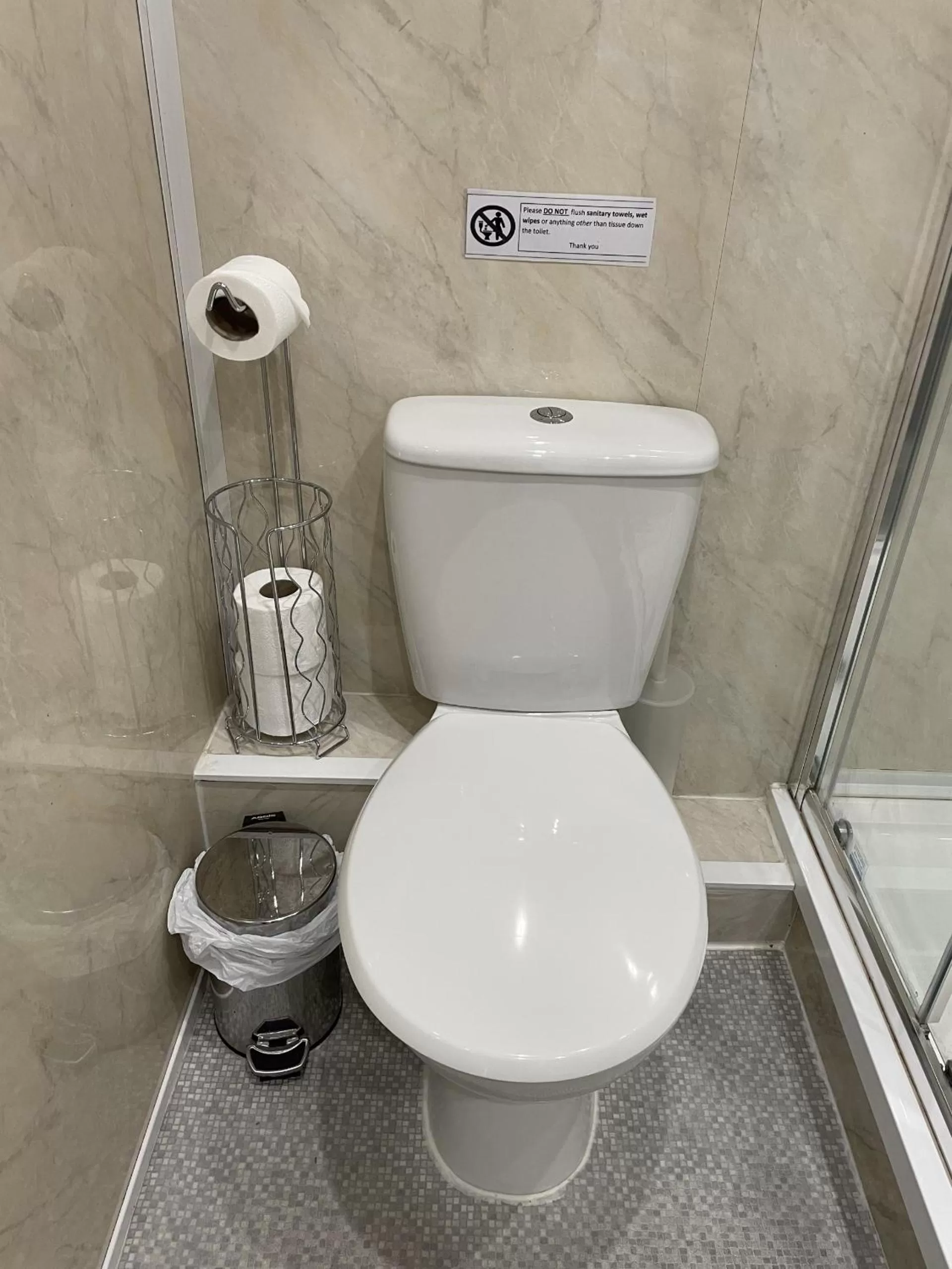 Superior Twin Room in Diamonds Villa near York Hospital