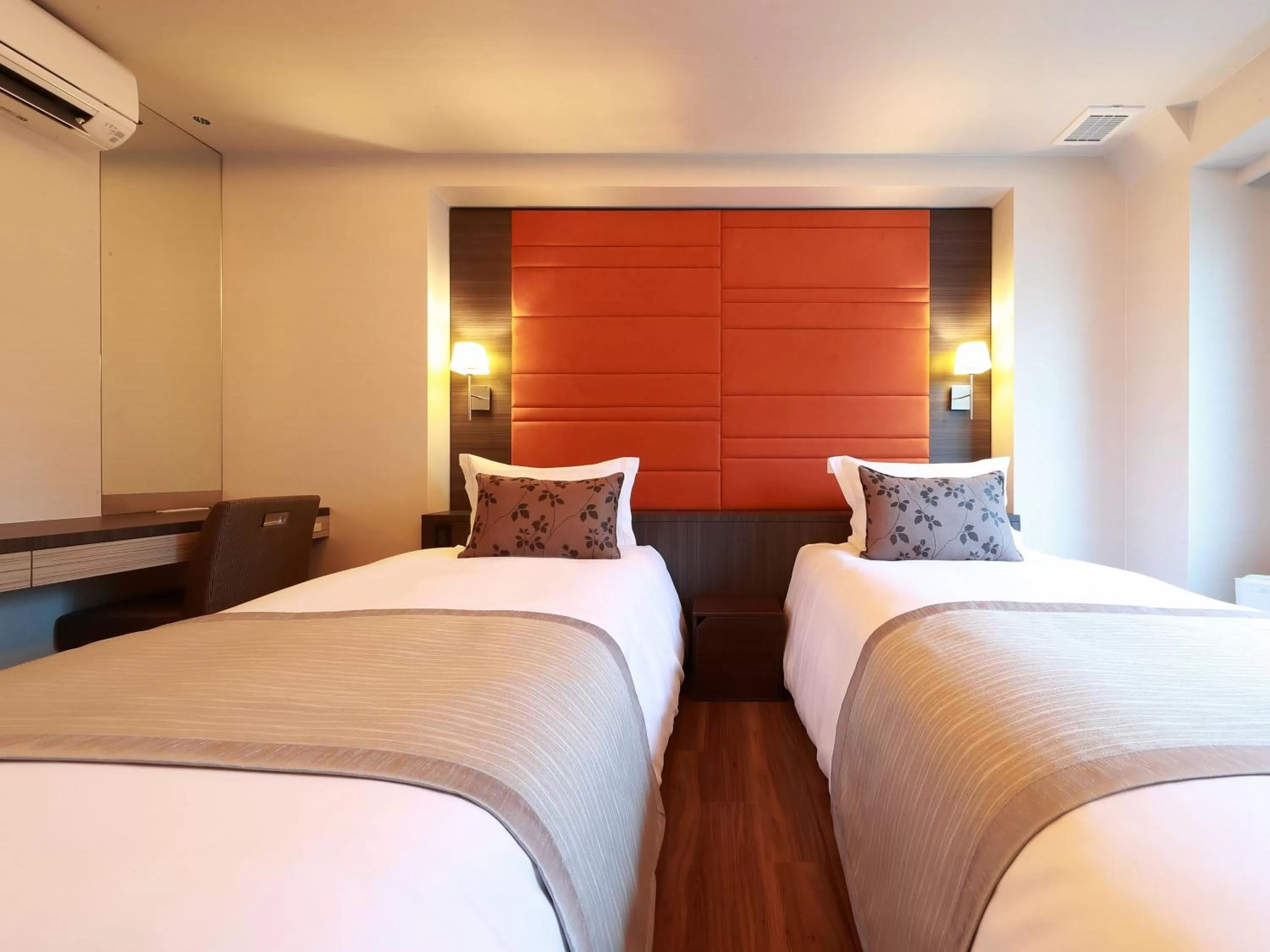 Superior Twin Room - Non-Smoking in Hotel Sakura Suite Osaka Juso