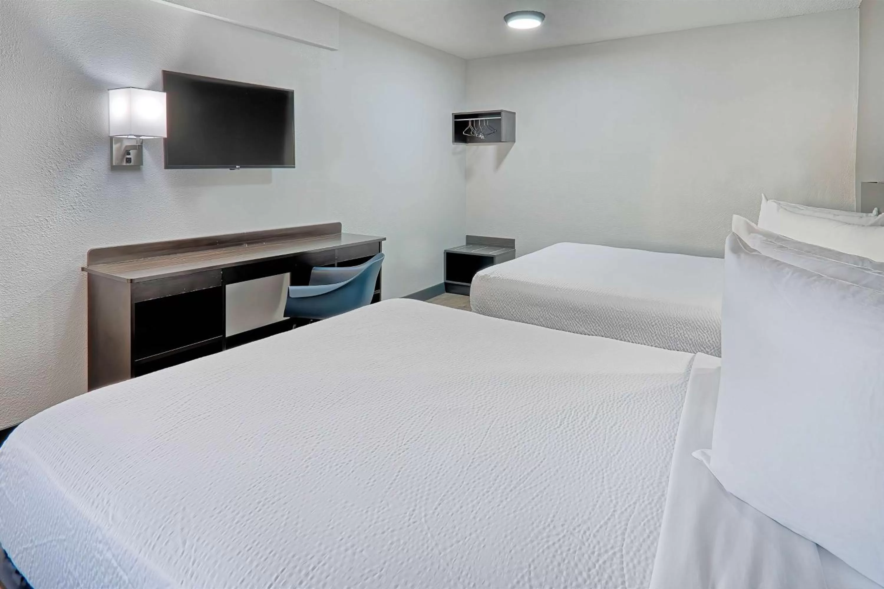 Queen Room with Two Queen Beds - Smoking in Motel 6-Lancaster, CA