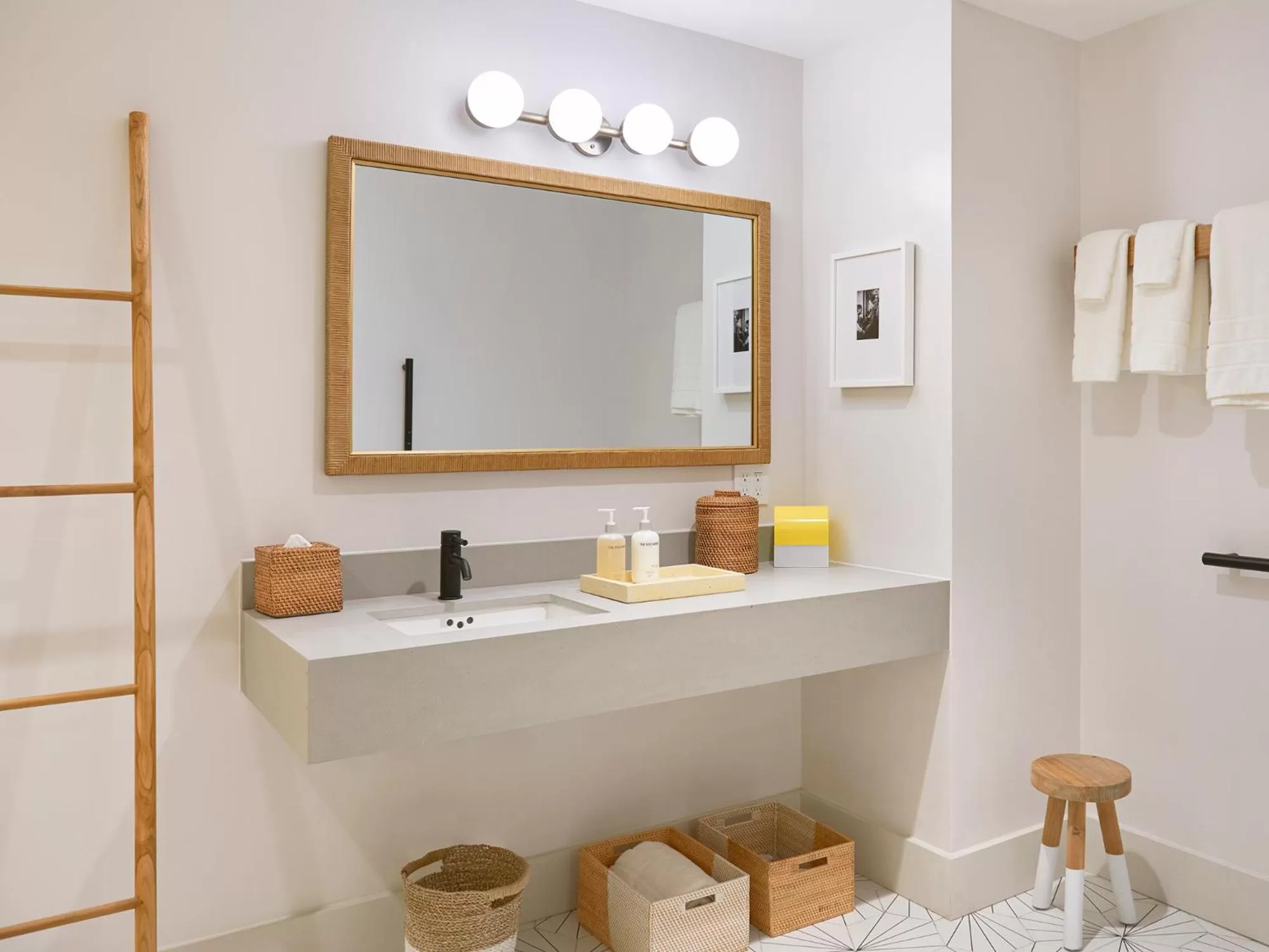 Junior Suite with Sea View in The Rockaway Hotel