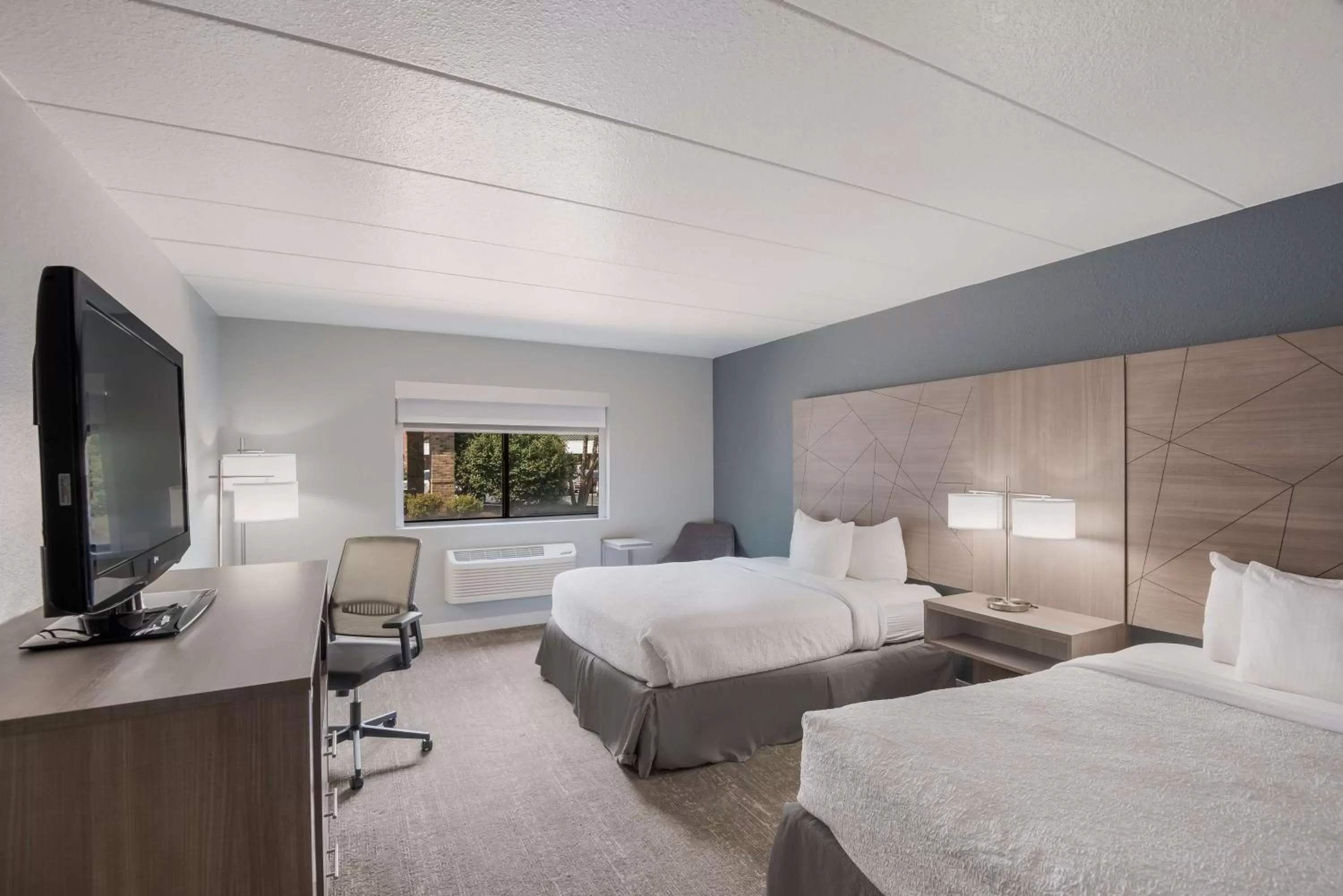 Queen Room with Two Queen Beds and Walk-in Shower - Disability Access in Best Western Fort Wayne I-69 North