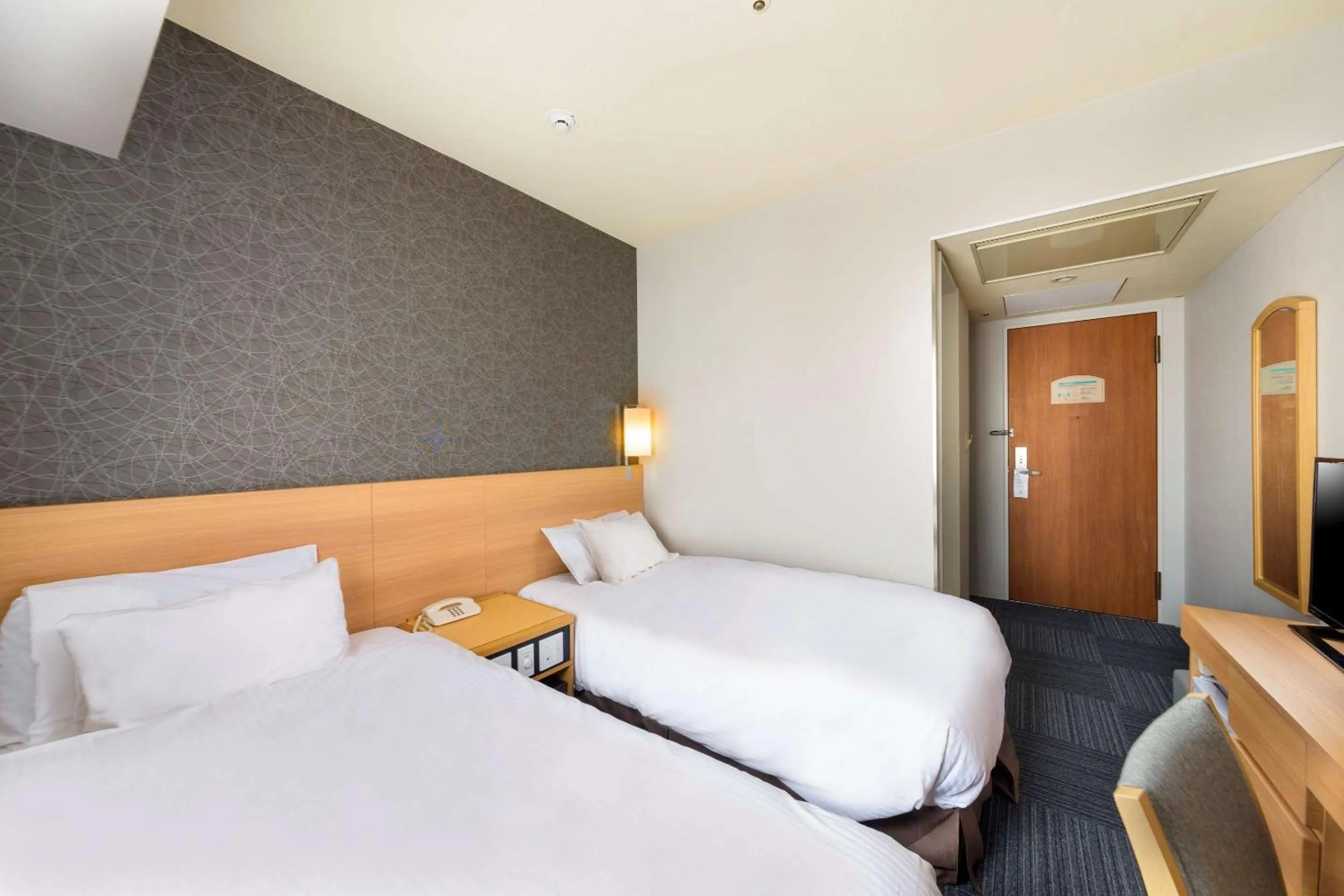 Standard Twin Room - Non-Smoking in SureStay Plus Hotel by Best Western Shin-Osaka