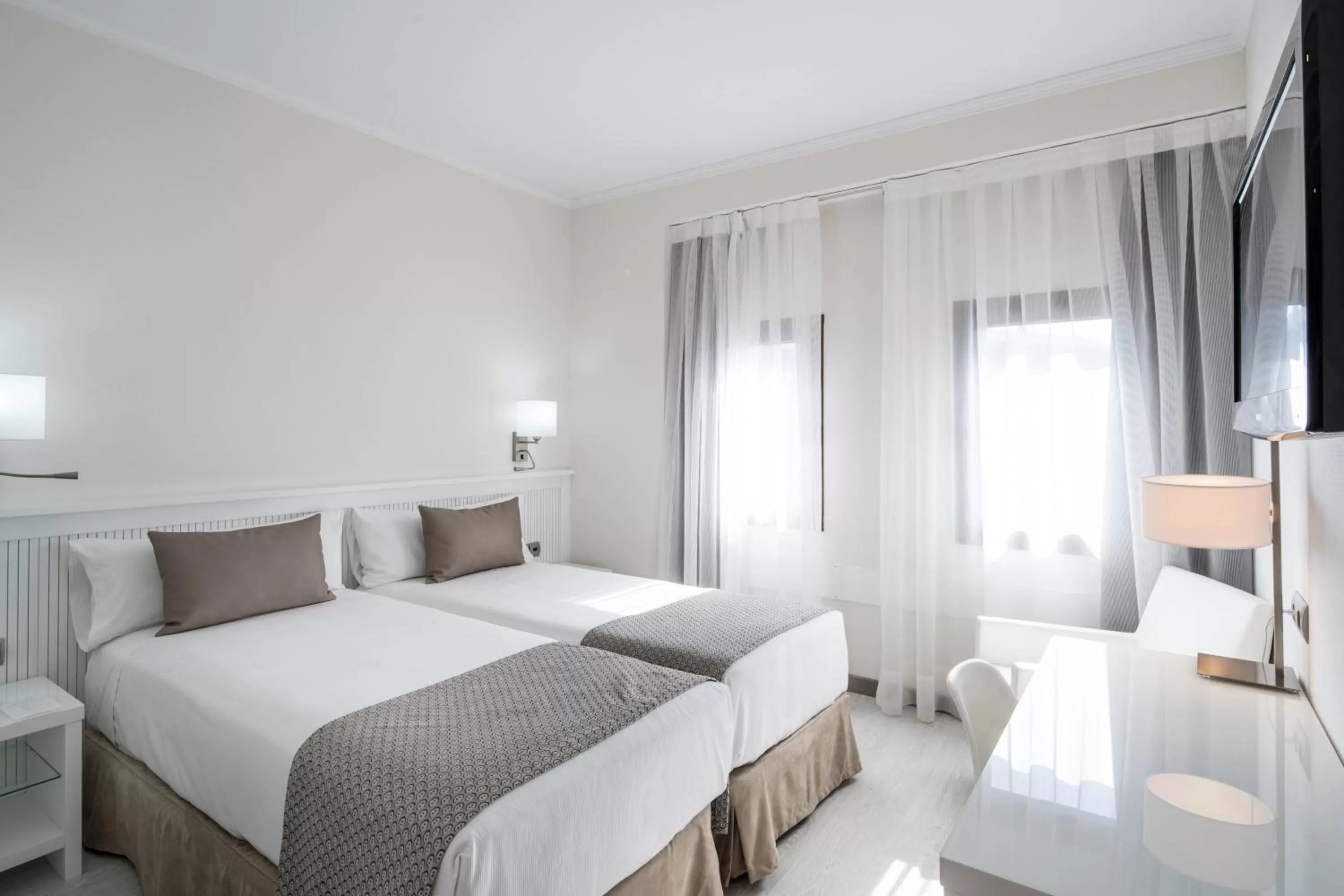 Double or Twin Room in Catalonia Roma