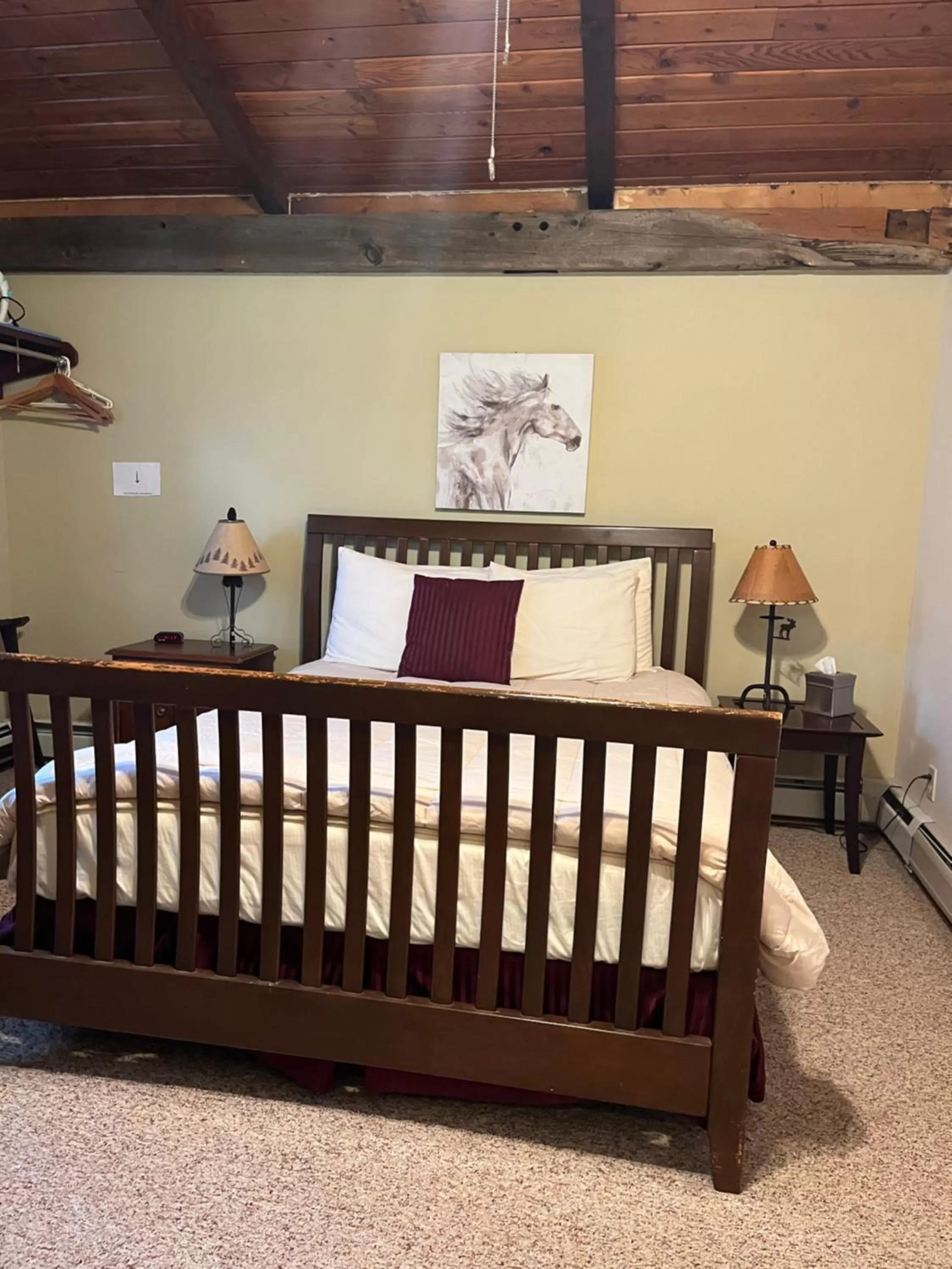 Deluxe Queen Suite in Vinehurst Inn & Suites