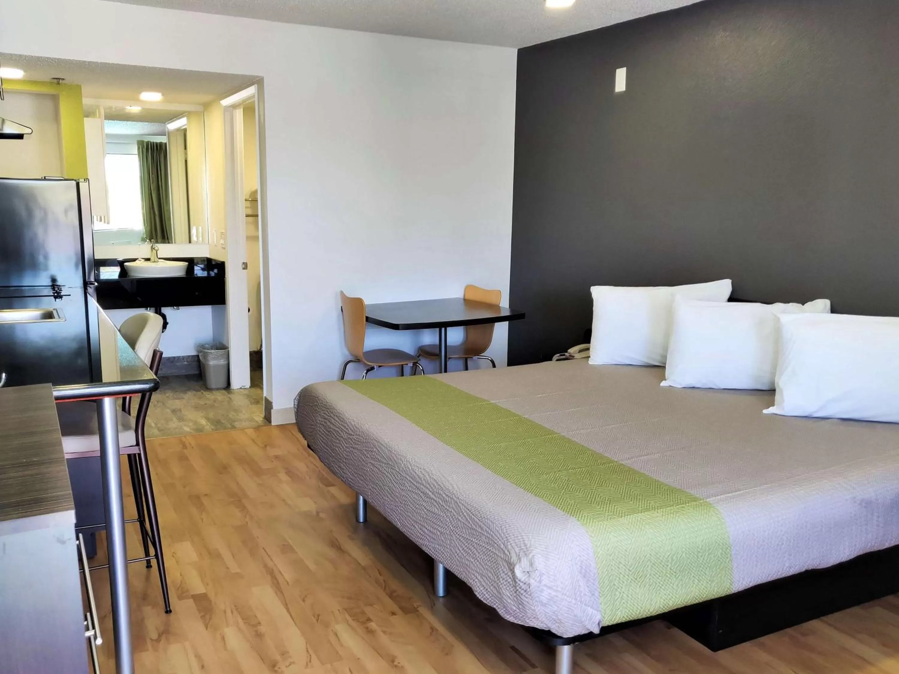Deluxe King Room - Non-Smoking in Studio 6-Fresno, CA - Extended Stay