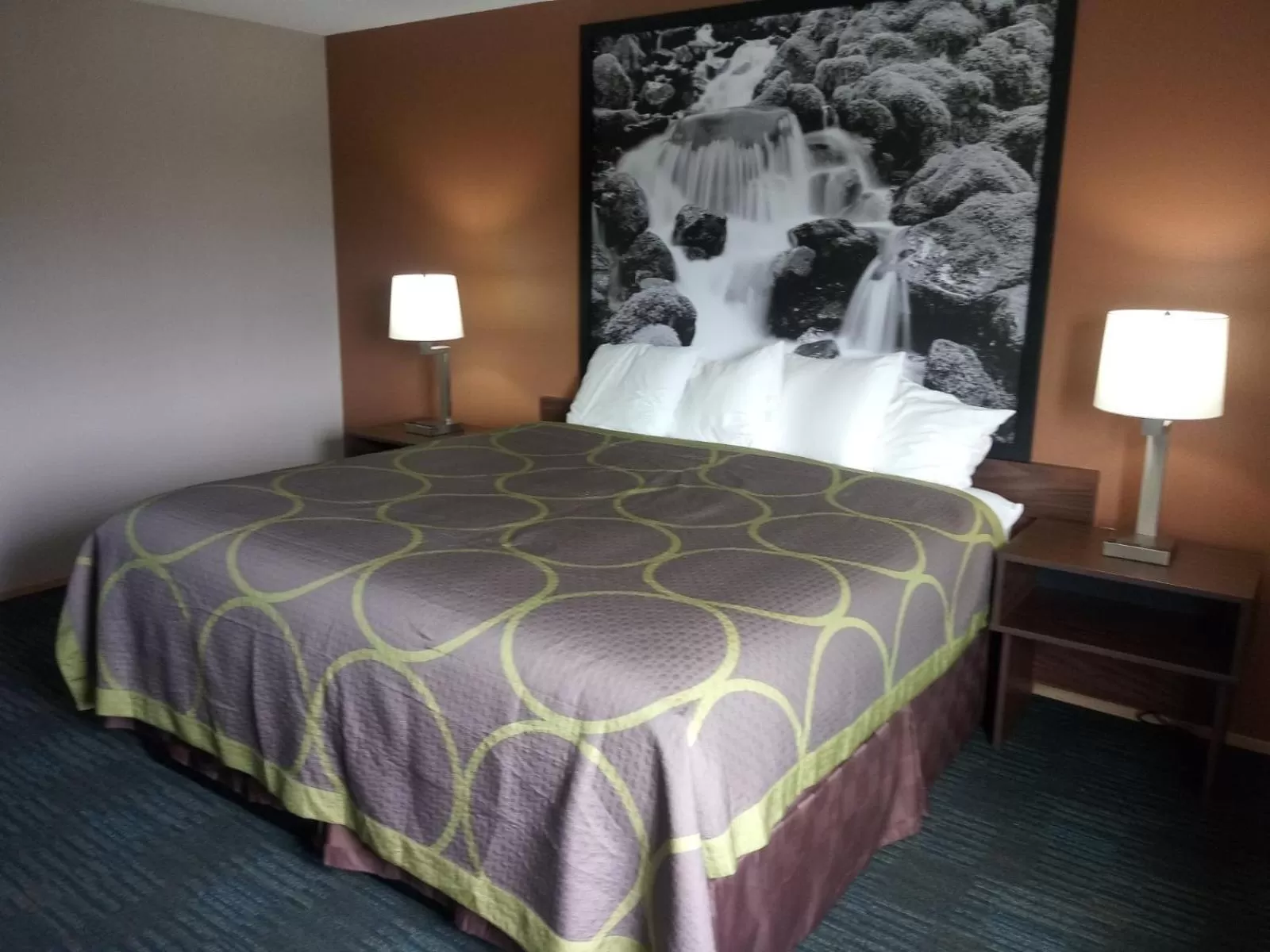 King Room - Non-Smoking in Super 8 by Wyndham Lynnwood