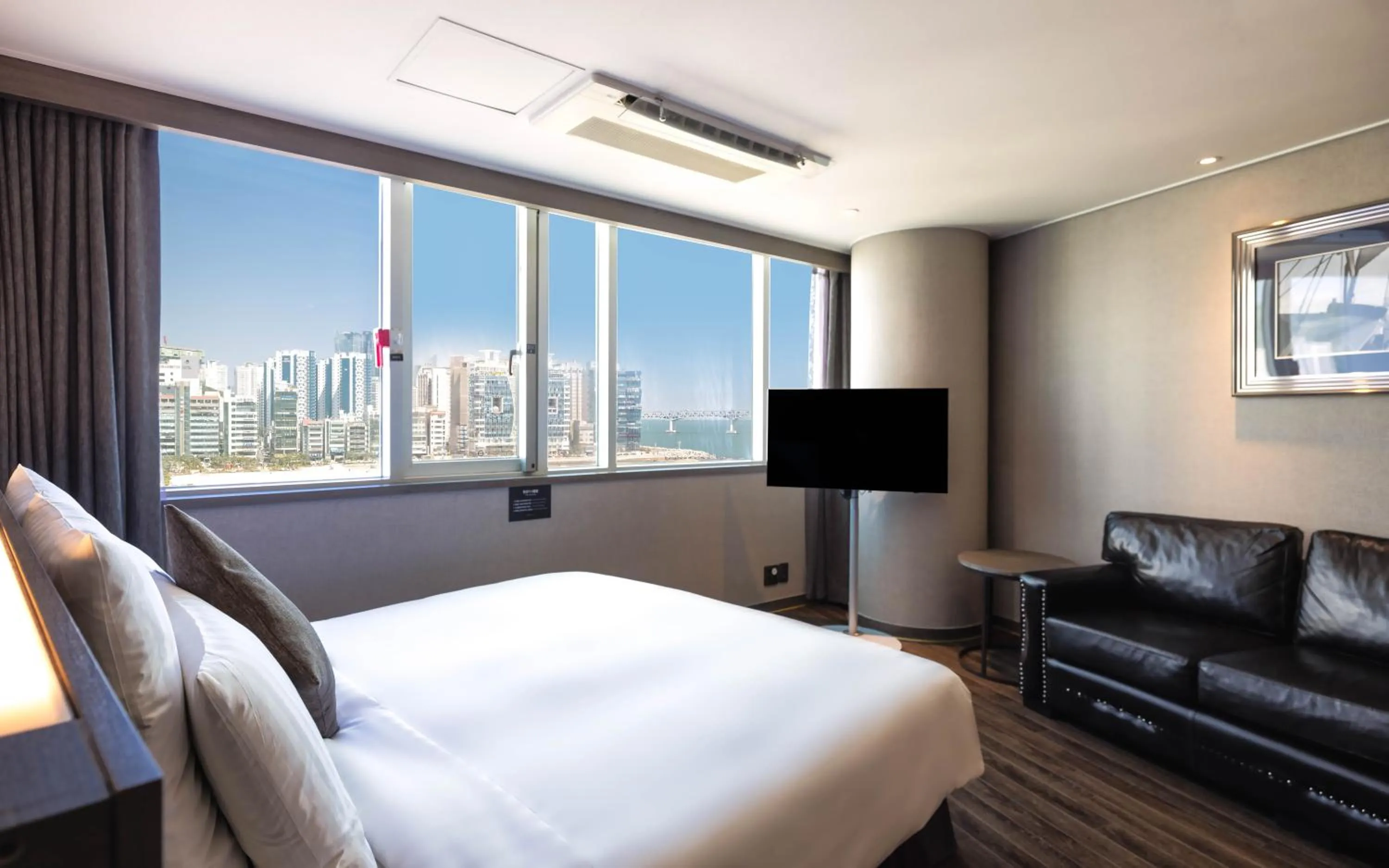 Premier Double Room with Ocean View in Kent Hotel Gwangalli by Kensington