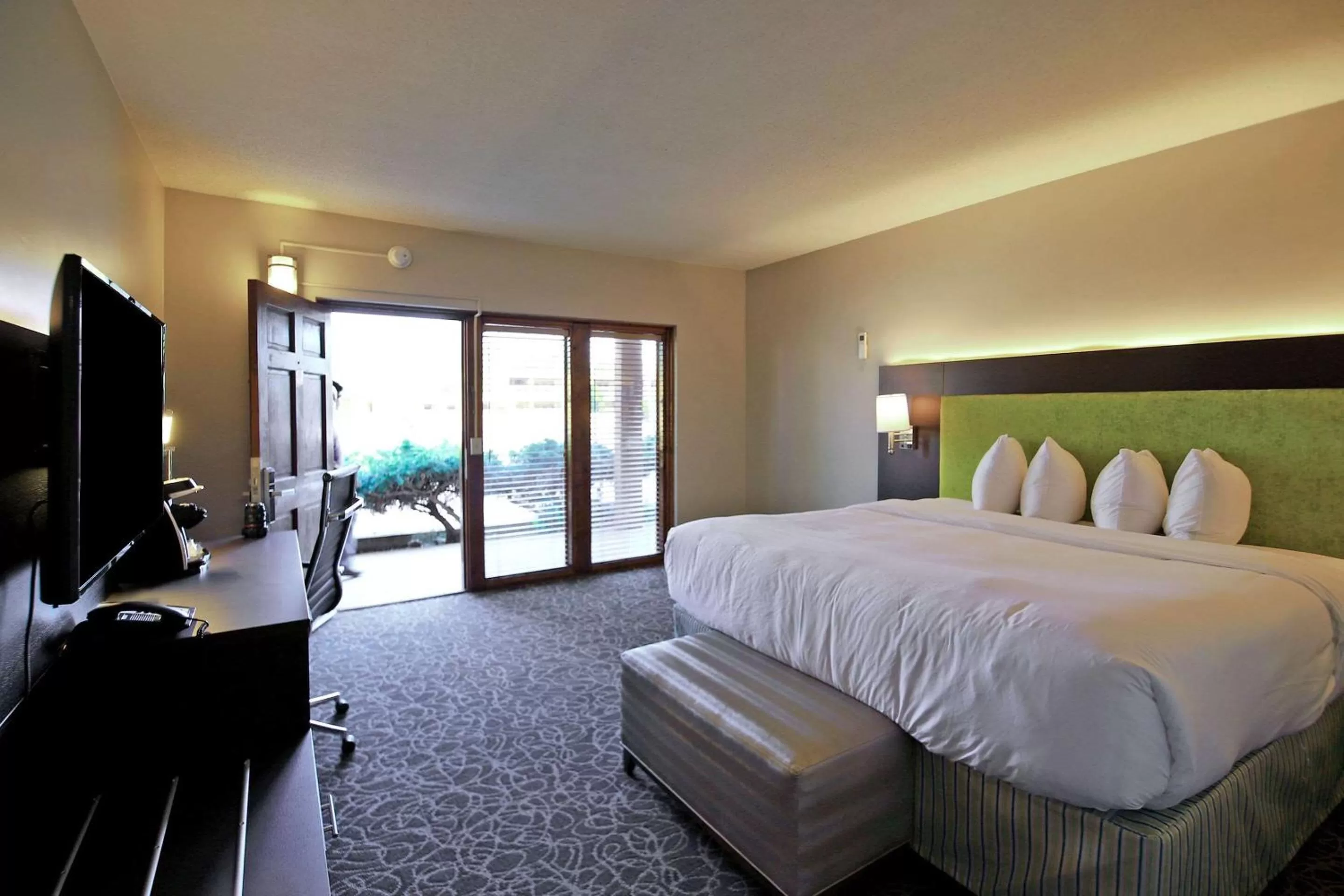 King Room - Non-Smoking in El Sendero Inn, an Ascend Collection Hotel