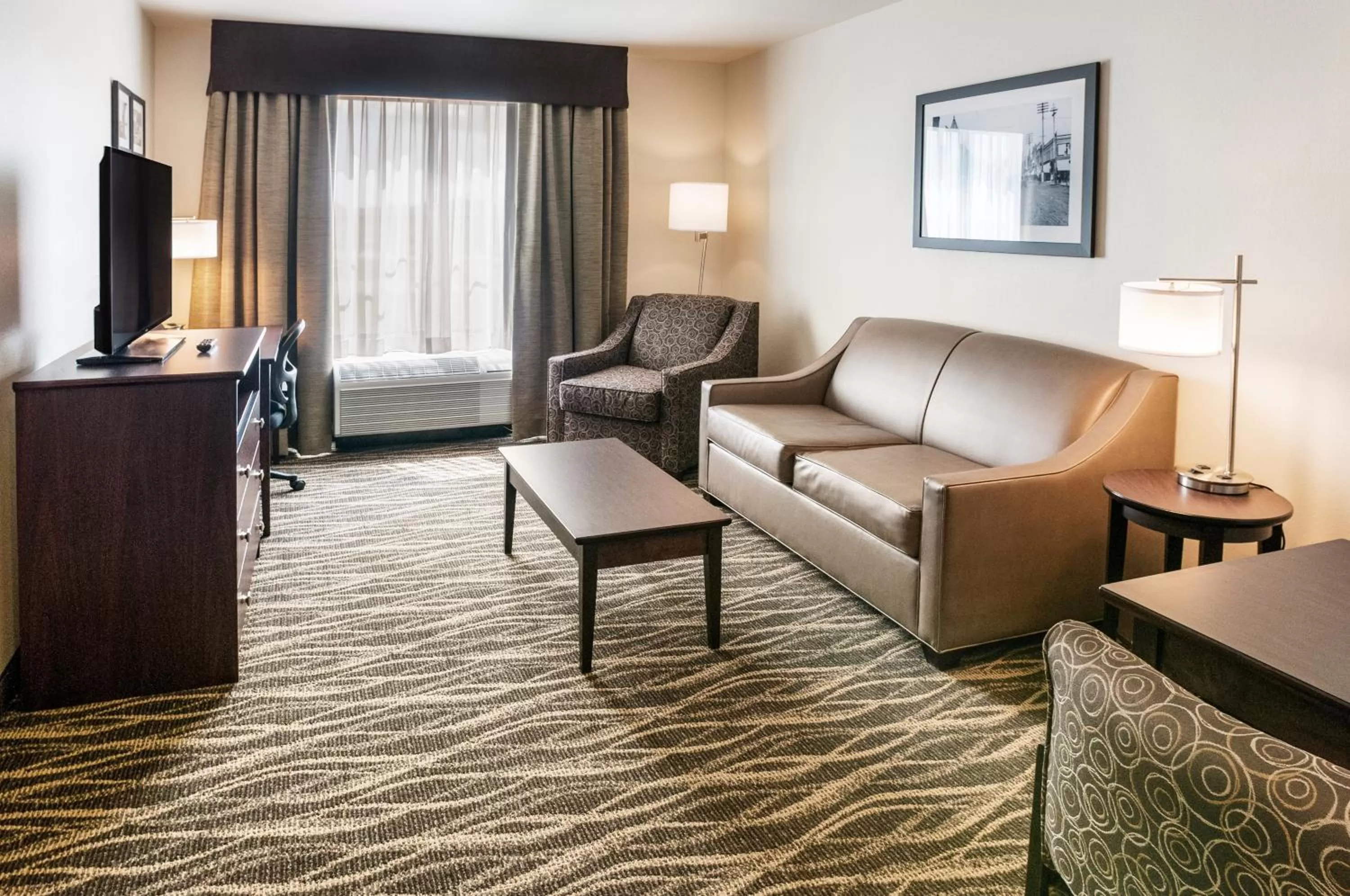 Family Room - single occupancy - Disability Access in Cobblestone Hotel & Suites Appleton International Airport