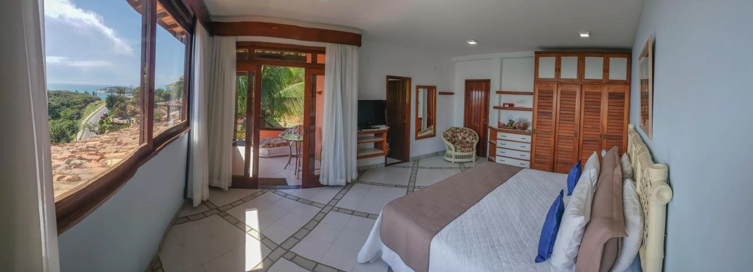 Master Suite with Spa Bath - Sea View (2 adults) in Colonna Galapagos Garden Hotel