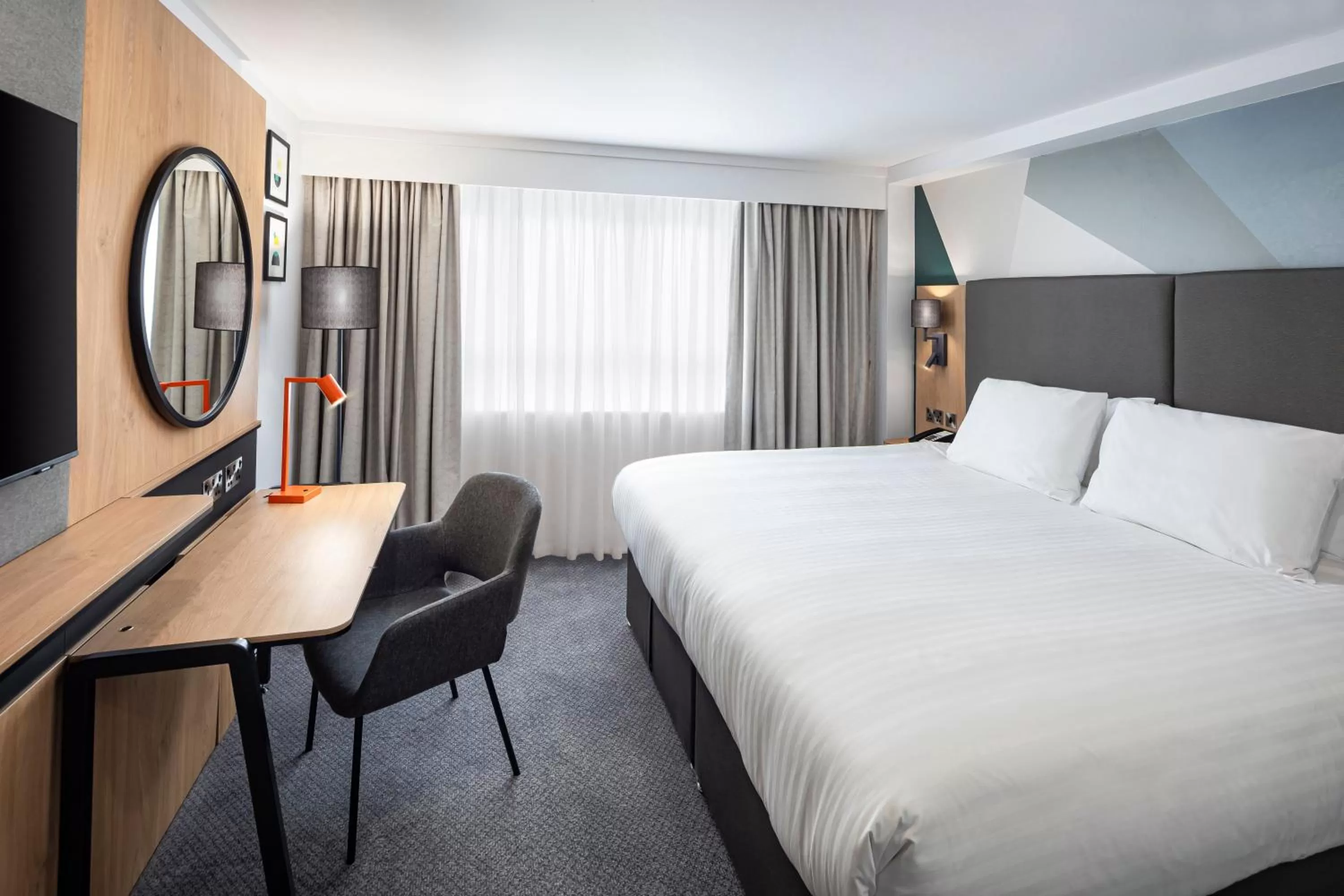 Standard Super King Room in Holiday Inn Gloucester - Cheltenham by IHG