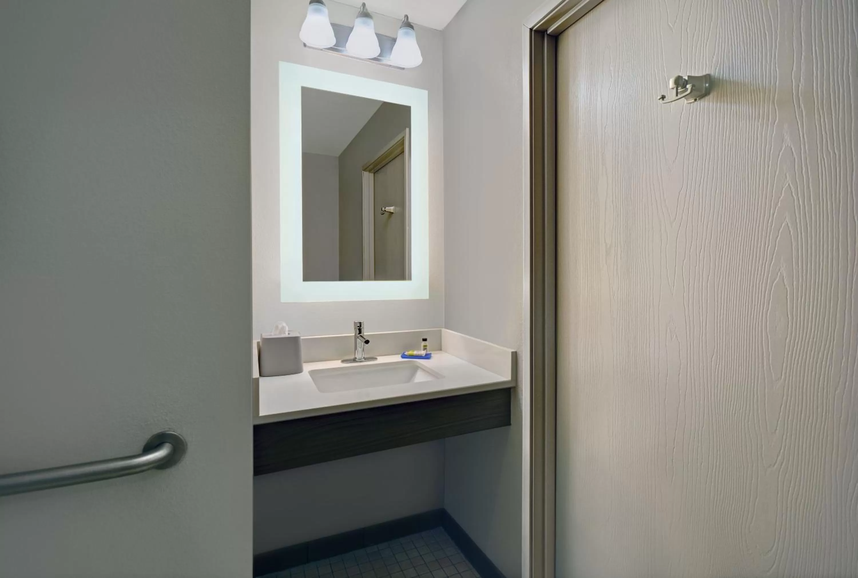 Standard King Room in Holiday Inn Express Adrian by IHG