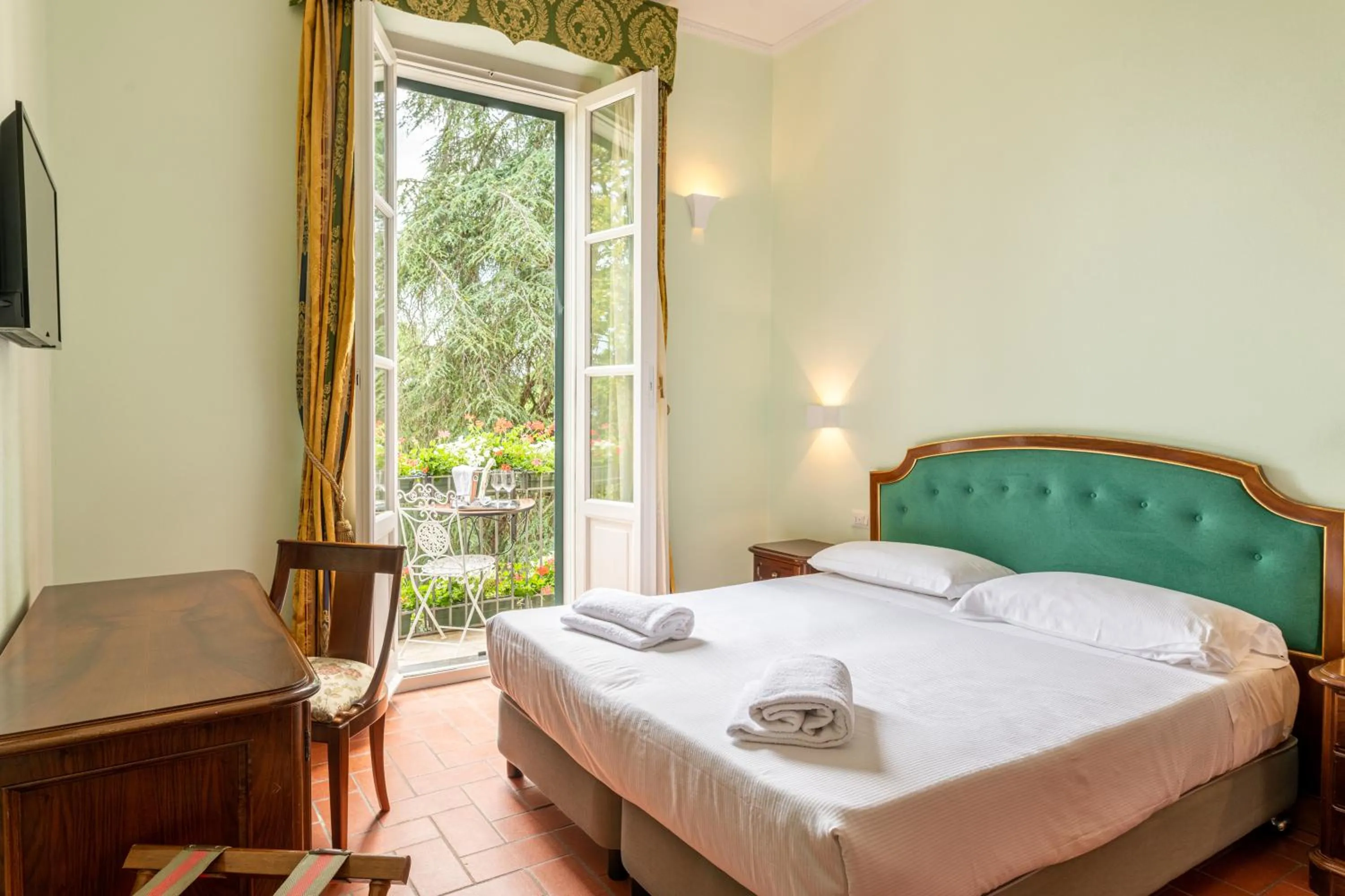 Double Room with Balcony in Hotel Villa San Michele