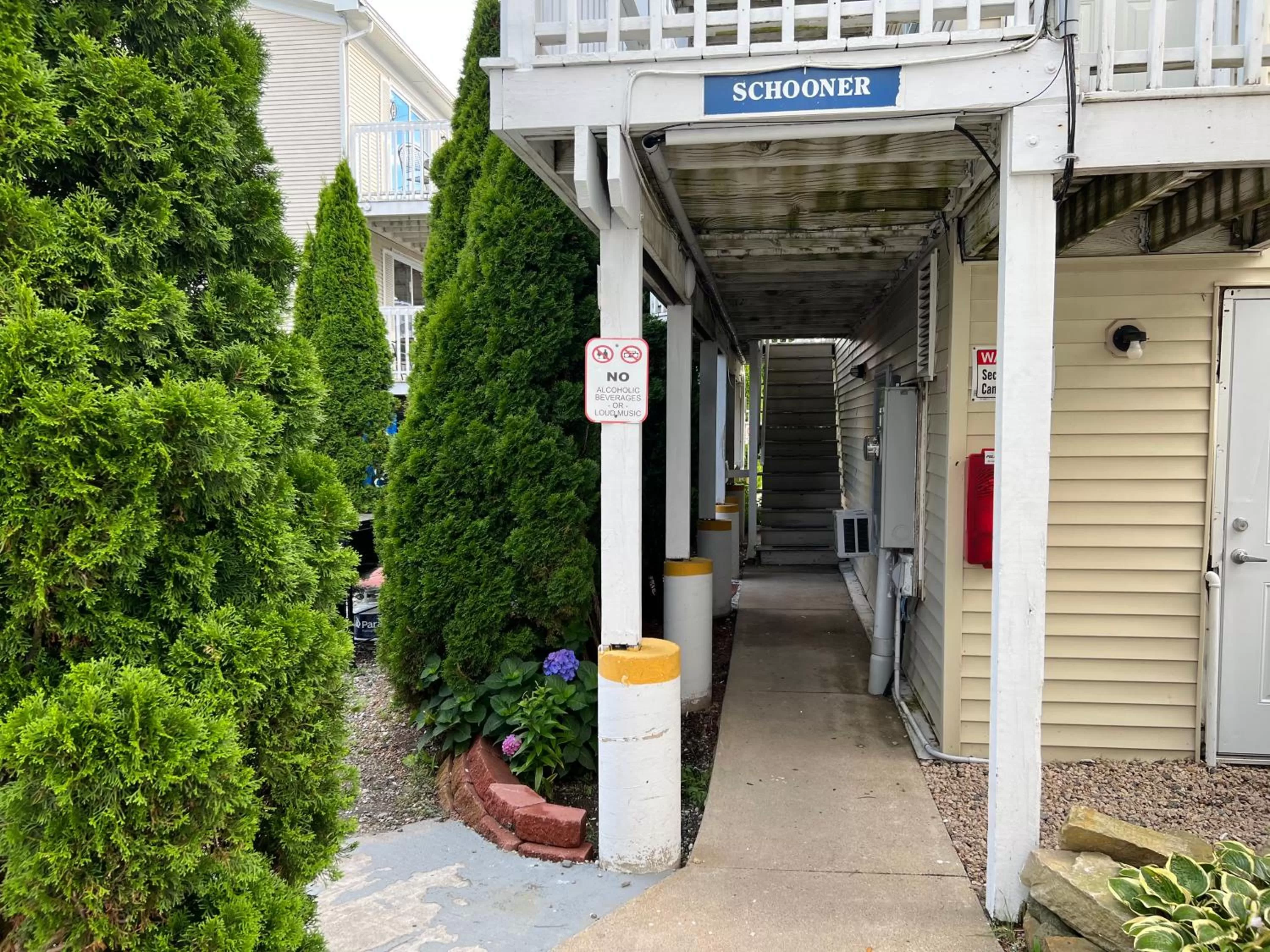 Apartment with Pool View  in Ships Inn