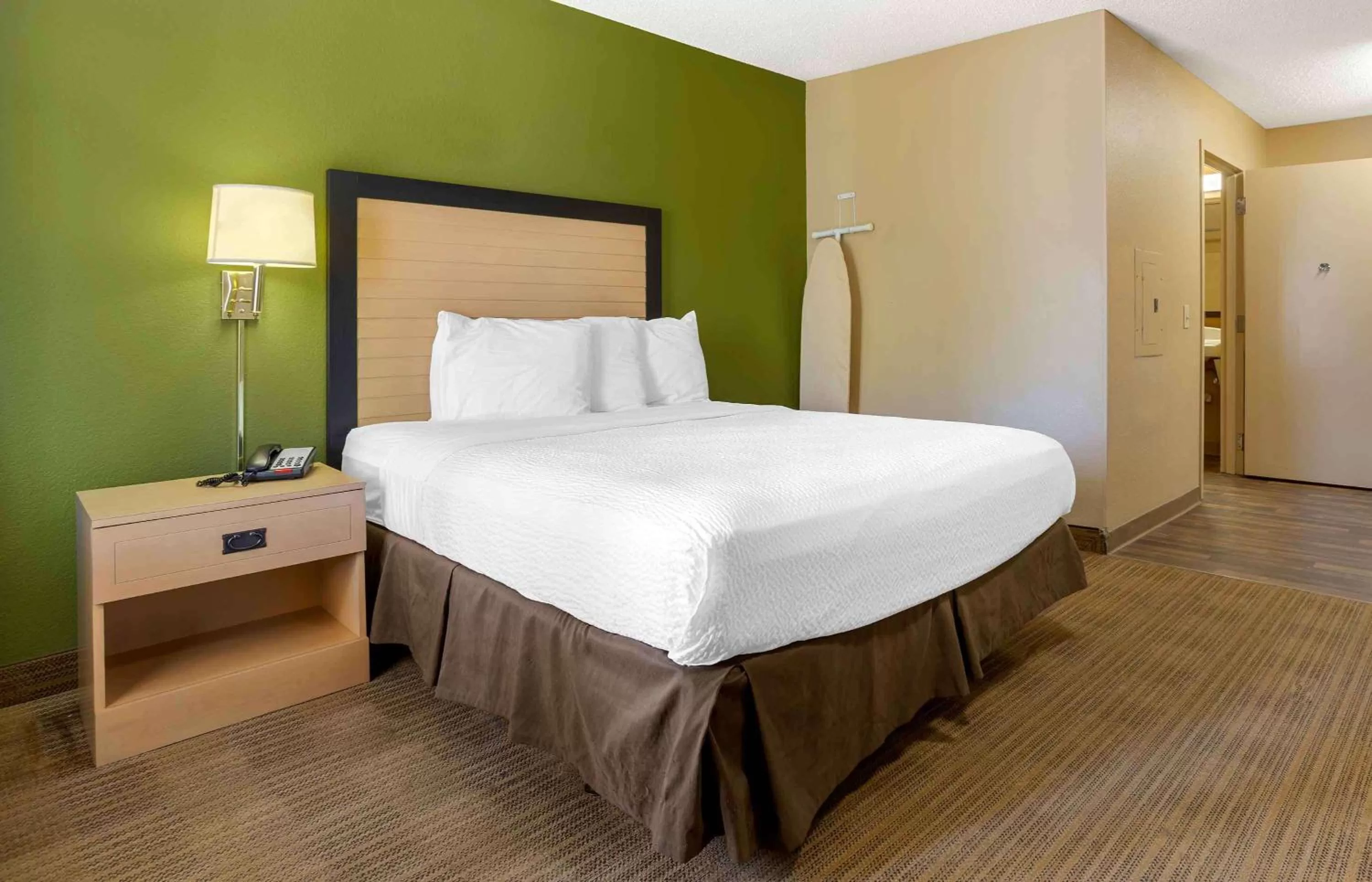 Queen studio with 1 Queen Bed - Disability Access/Non-Smoking in Extended Stay America Suites - Houston - The Woodlands