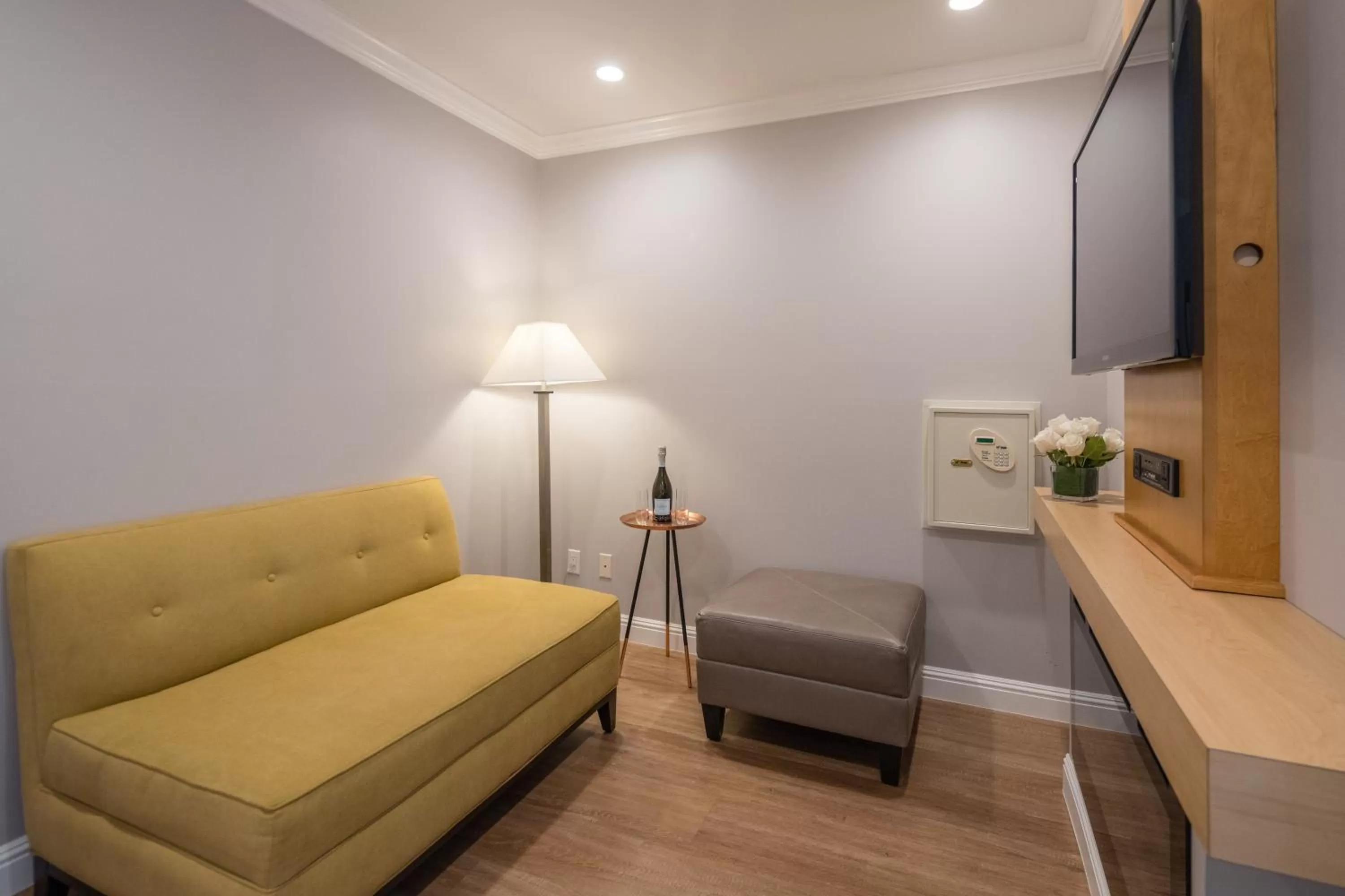 Deluxe Junior Suite in The Millwood